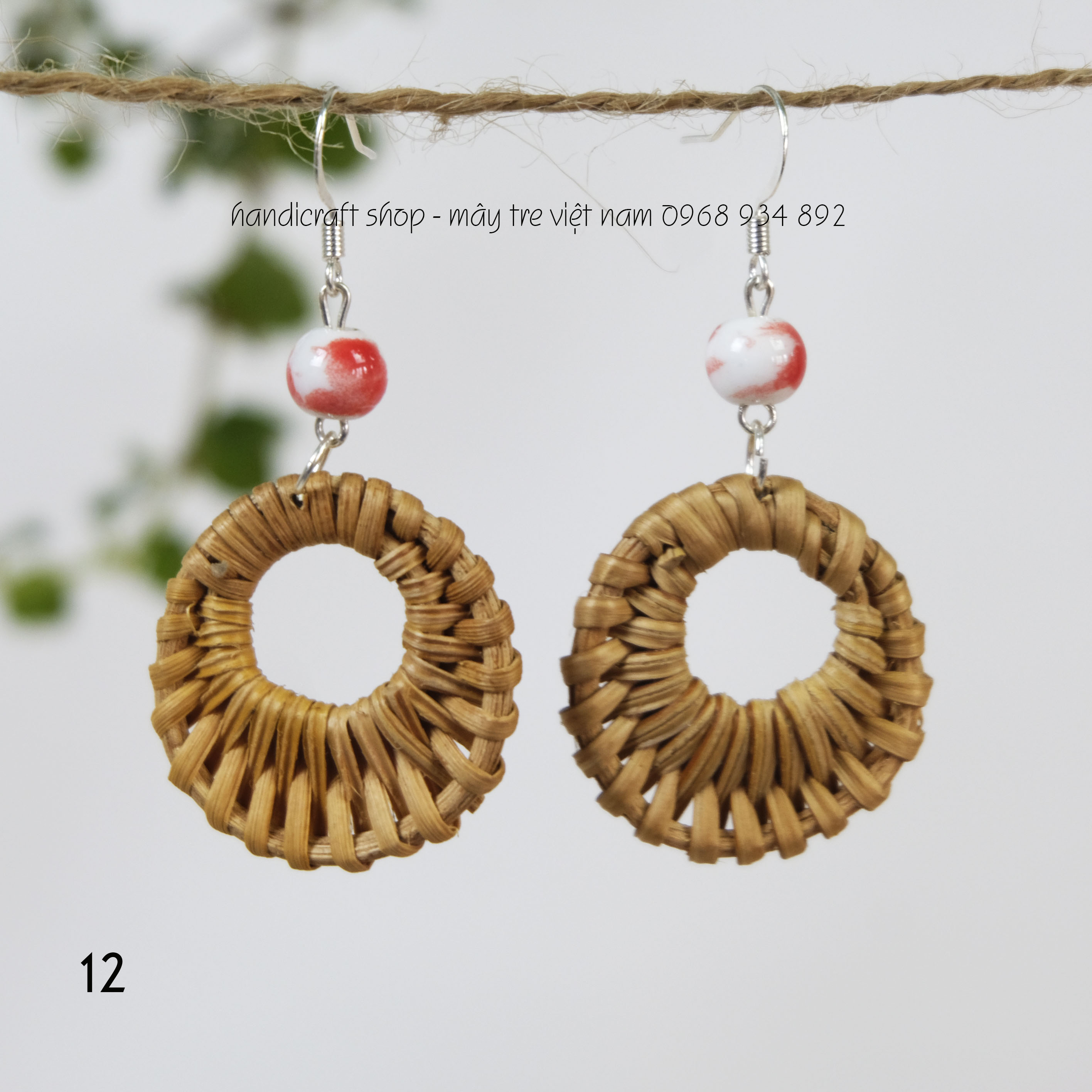 Khuyên tai hình tròn