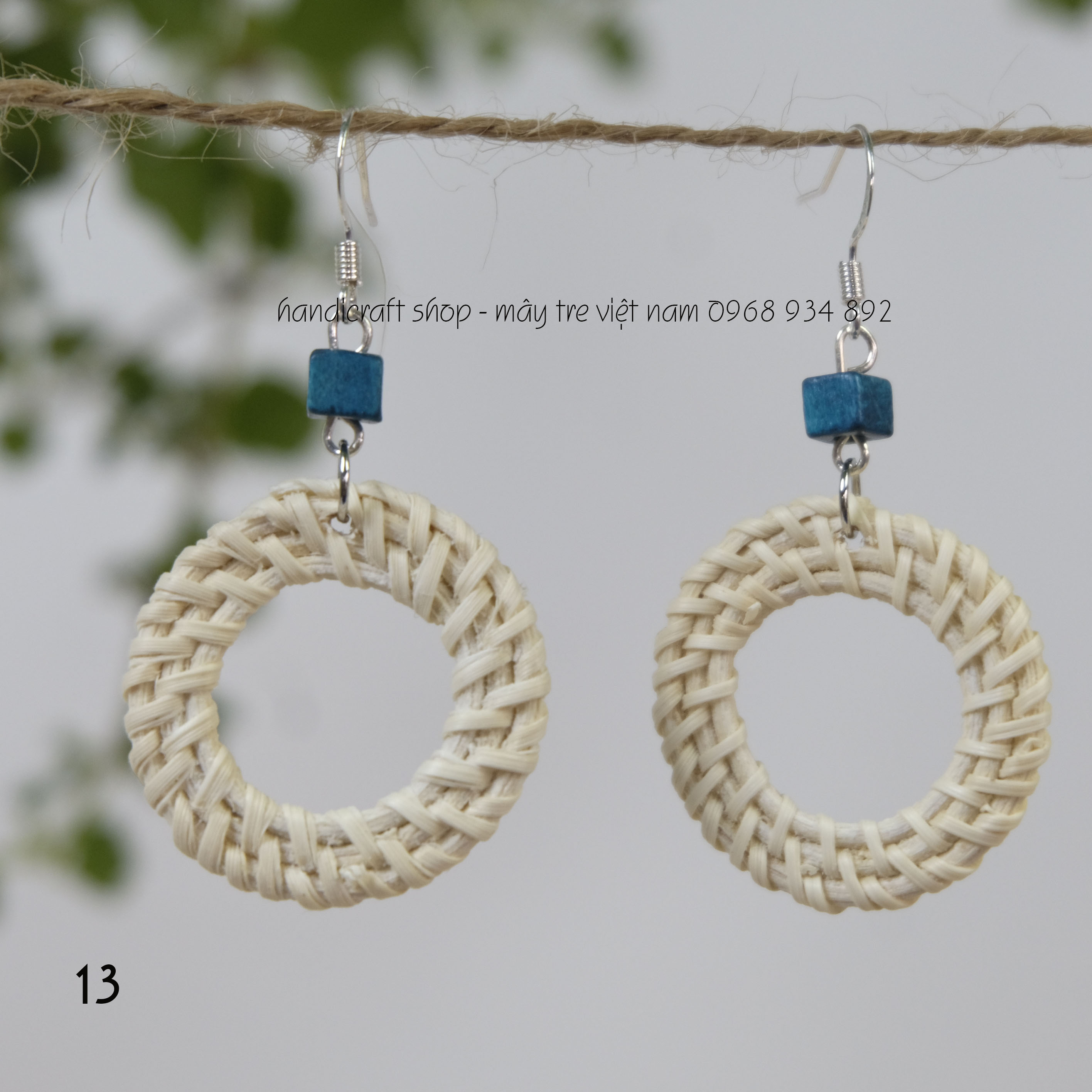 Khuyên tai hình tròn