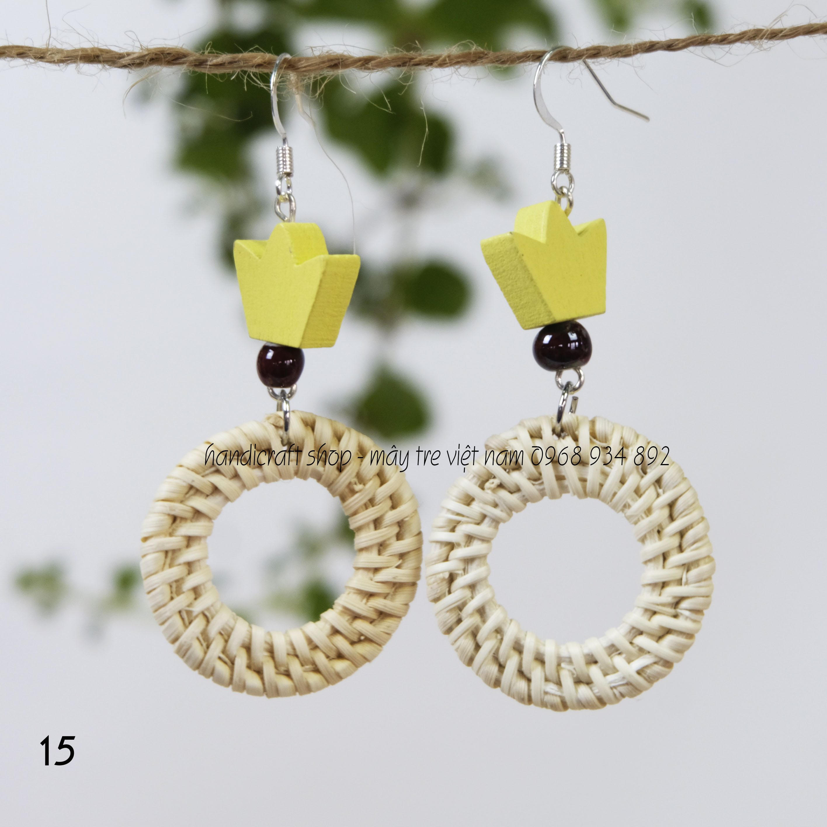 Khuyên tai hình tròn