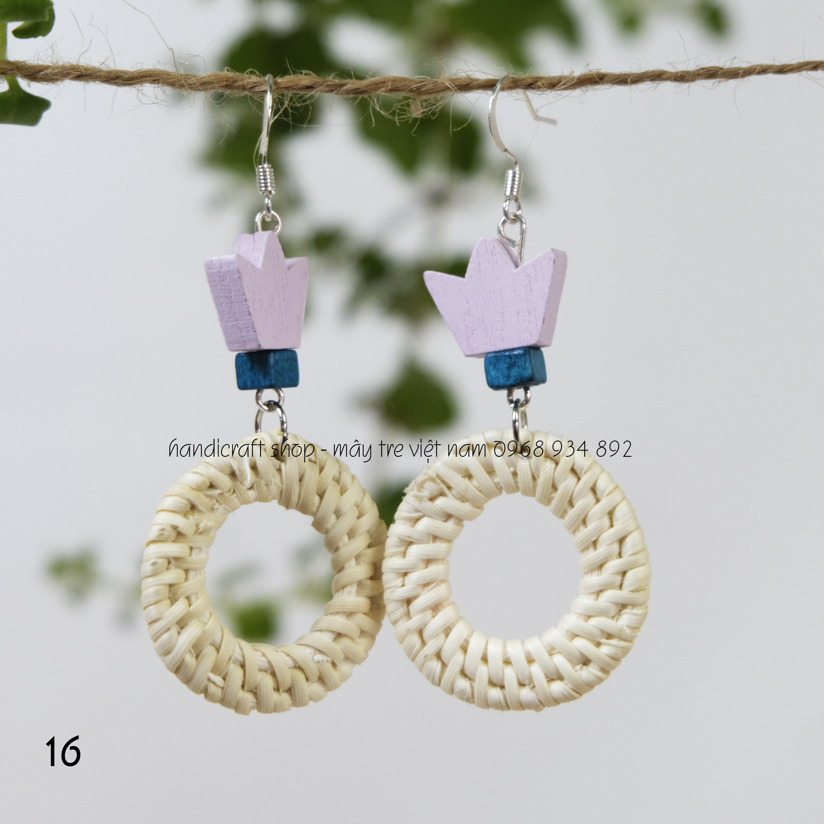 Khuyên tai hình tròn