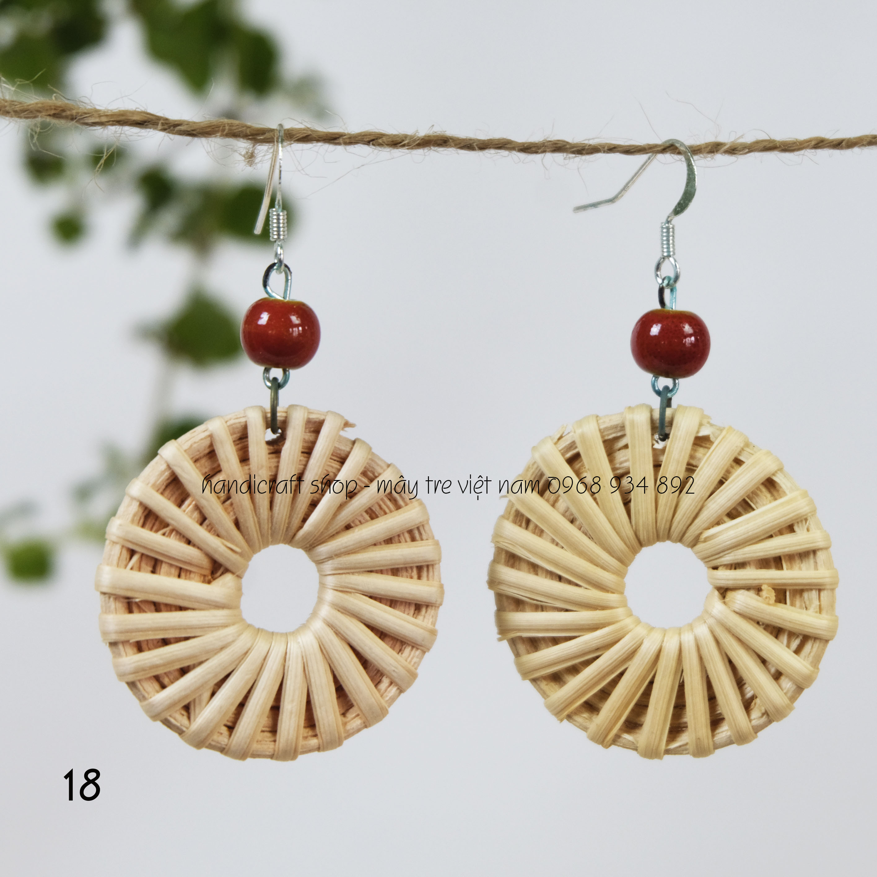 Khuyên tai hình tròn