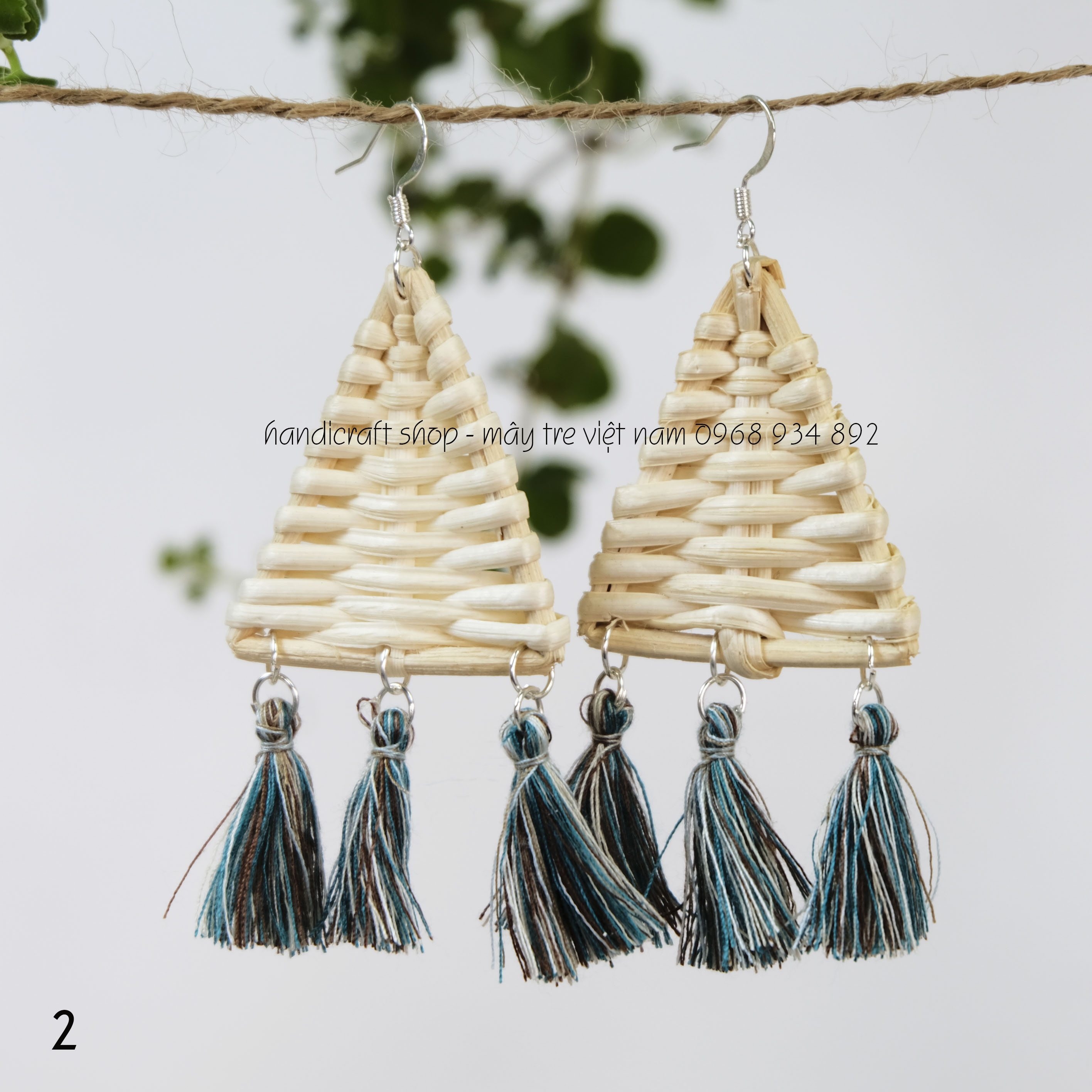 Khuyên tai hình tam giác