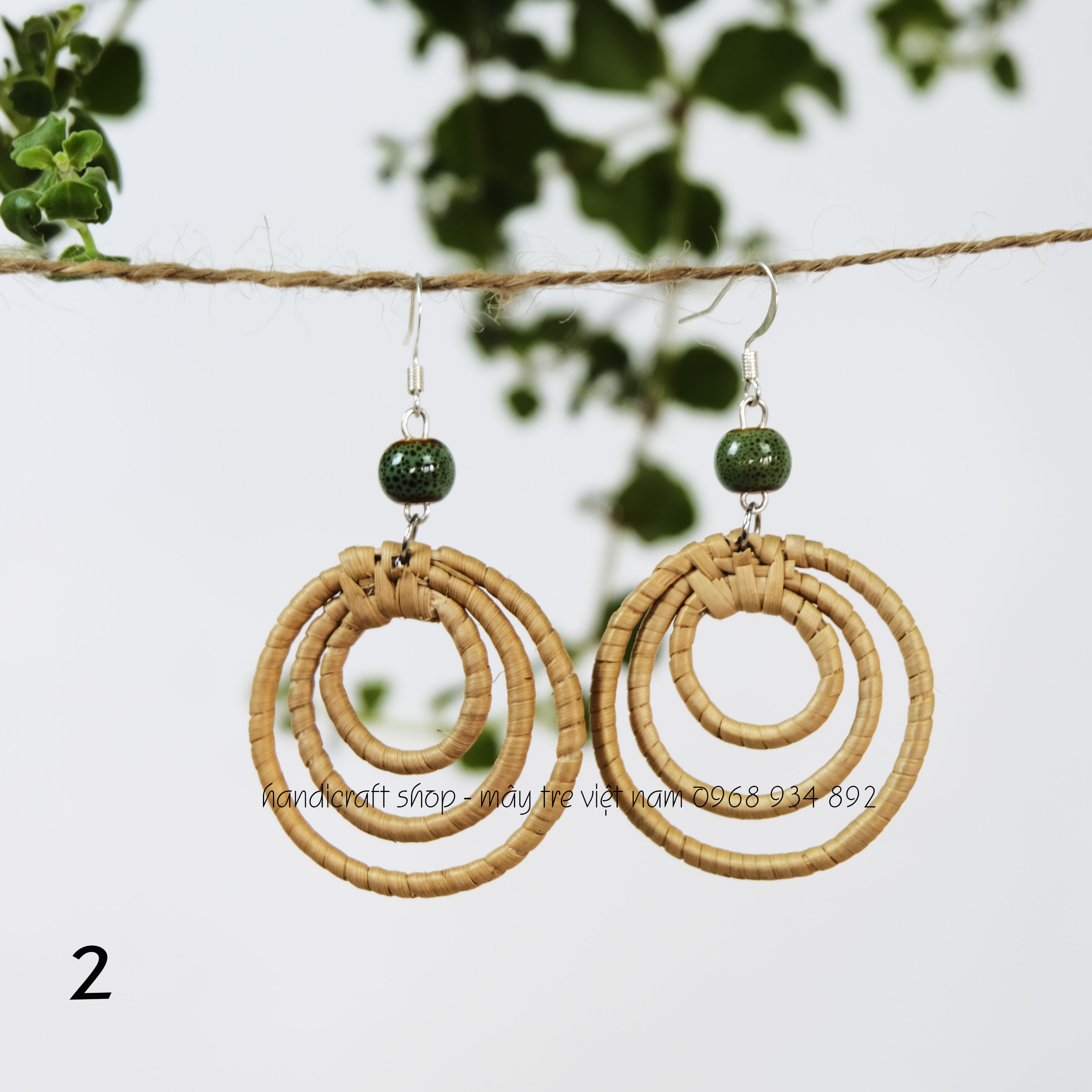 Khuyên tai hình tròn