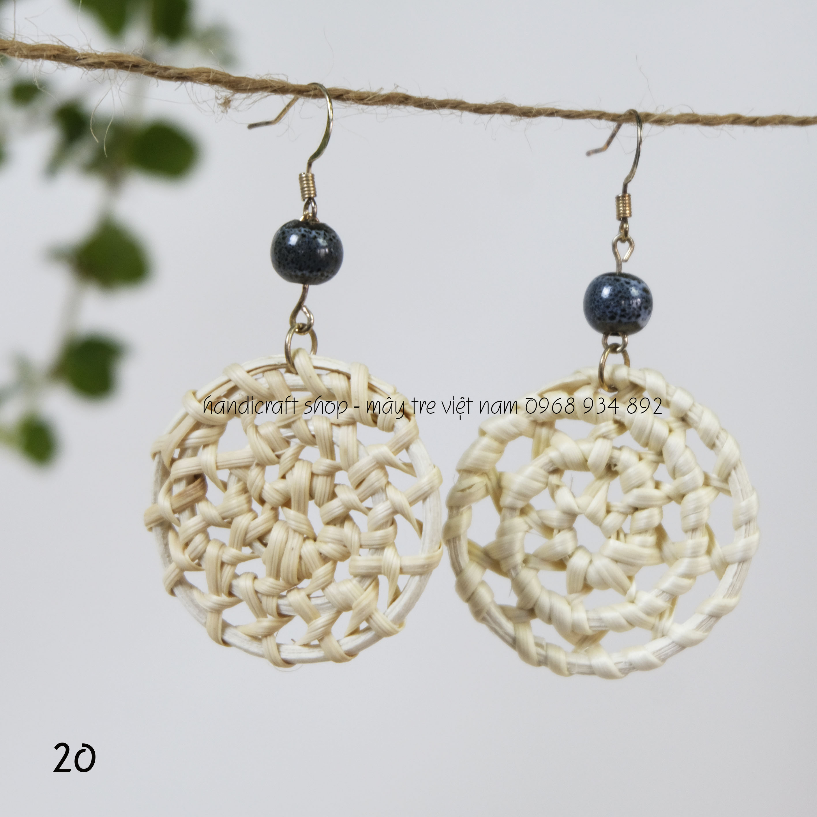 Khuyên tai hình tròn