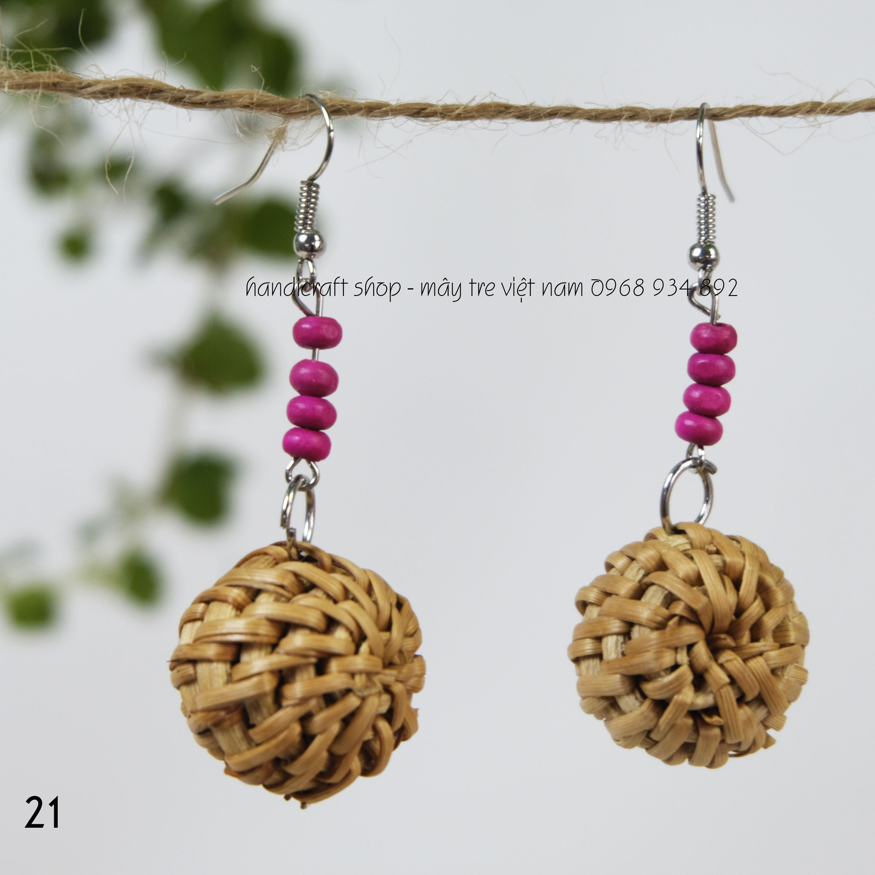 Khuyên tai hình tròn