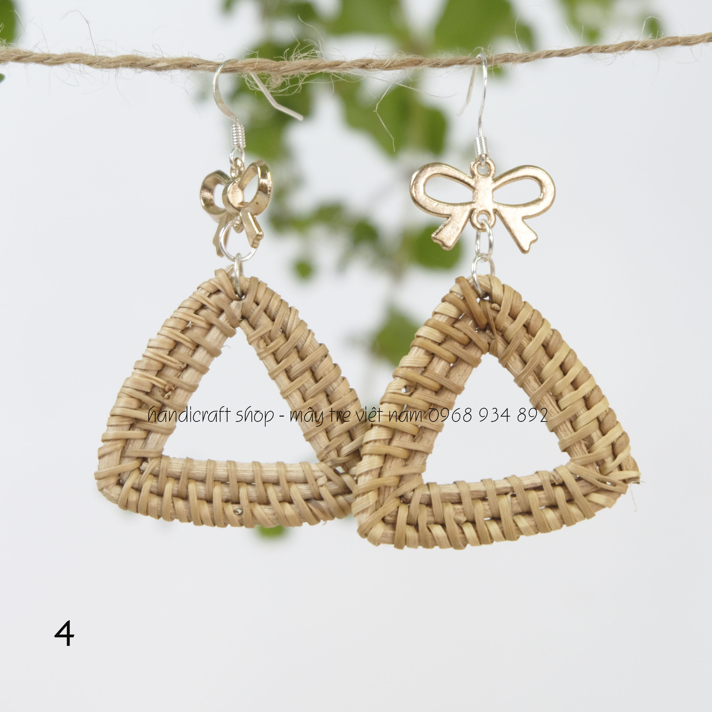 Khuyên tai hình tam giác