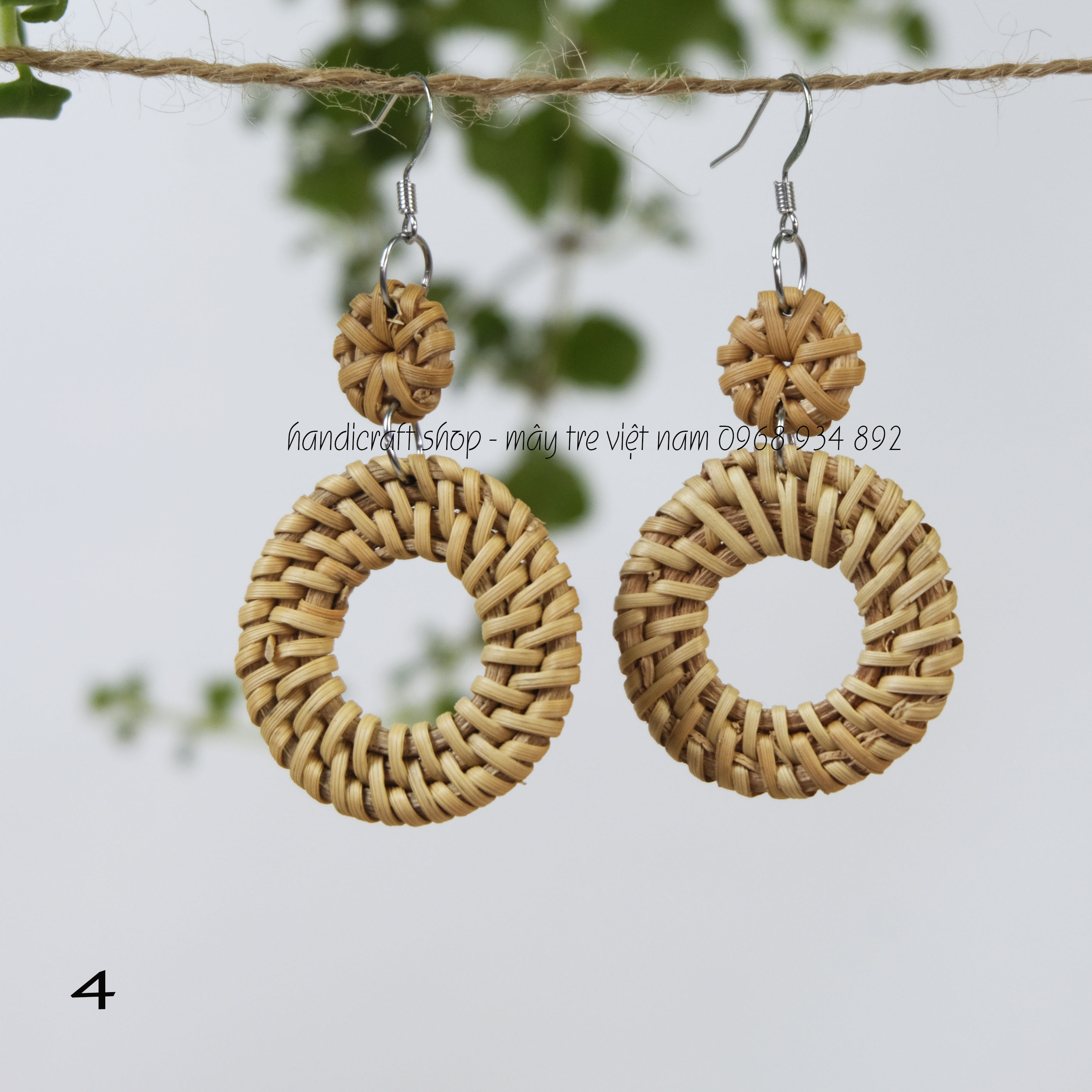 Khuyên tai hình tròn