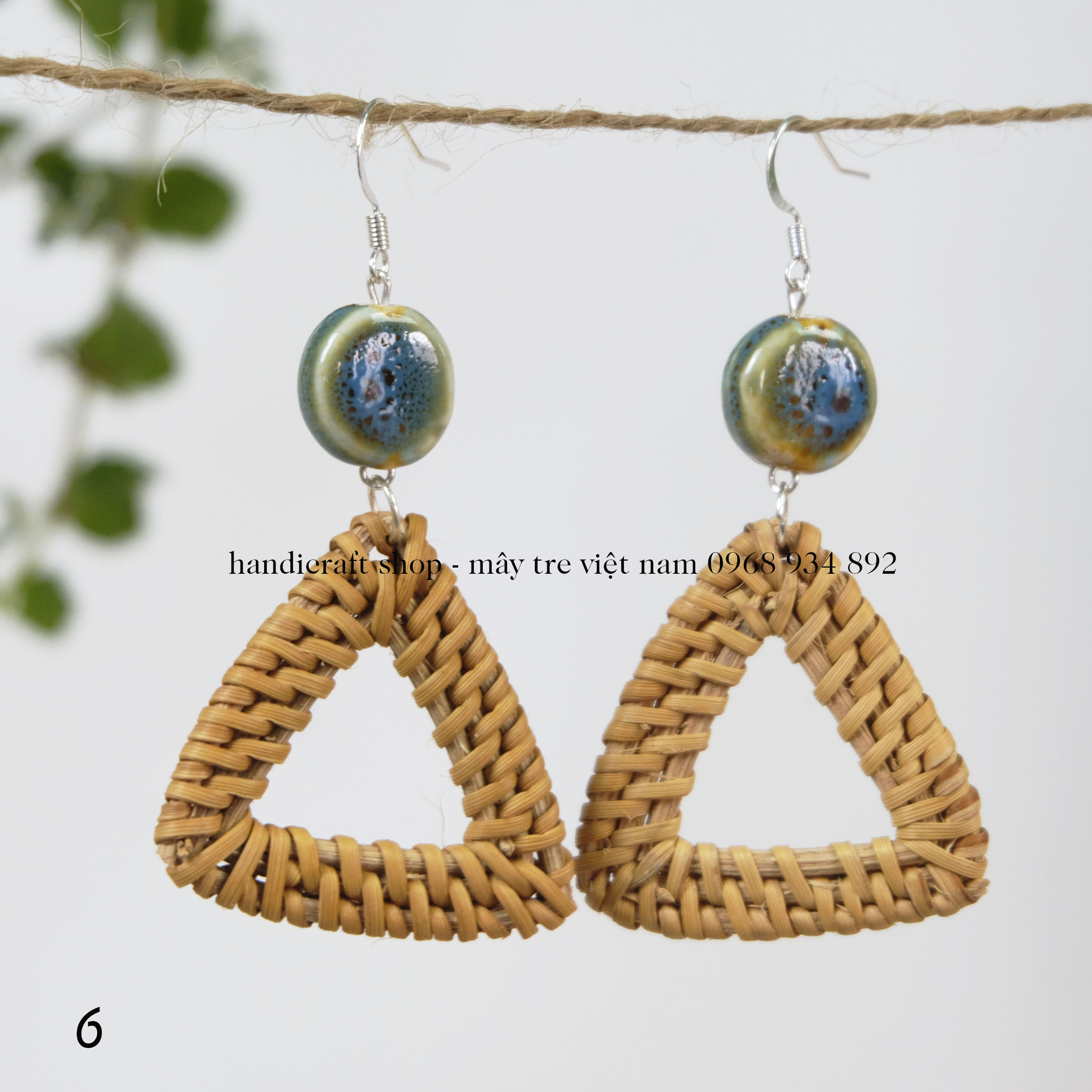 Khuyên tai hình tam giác