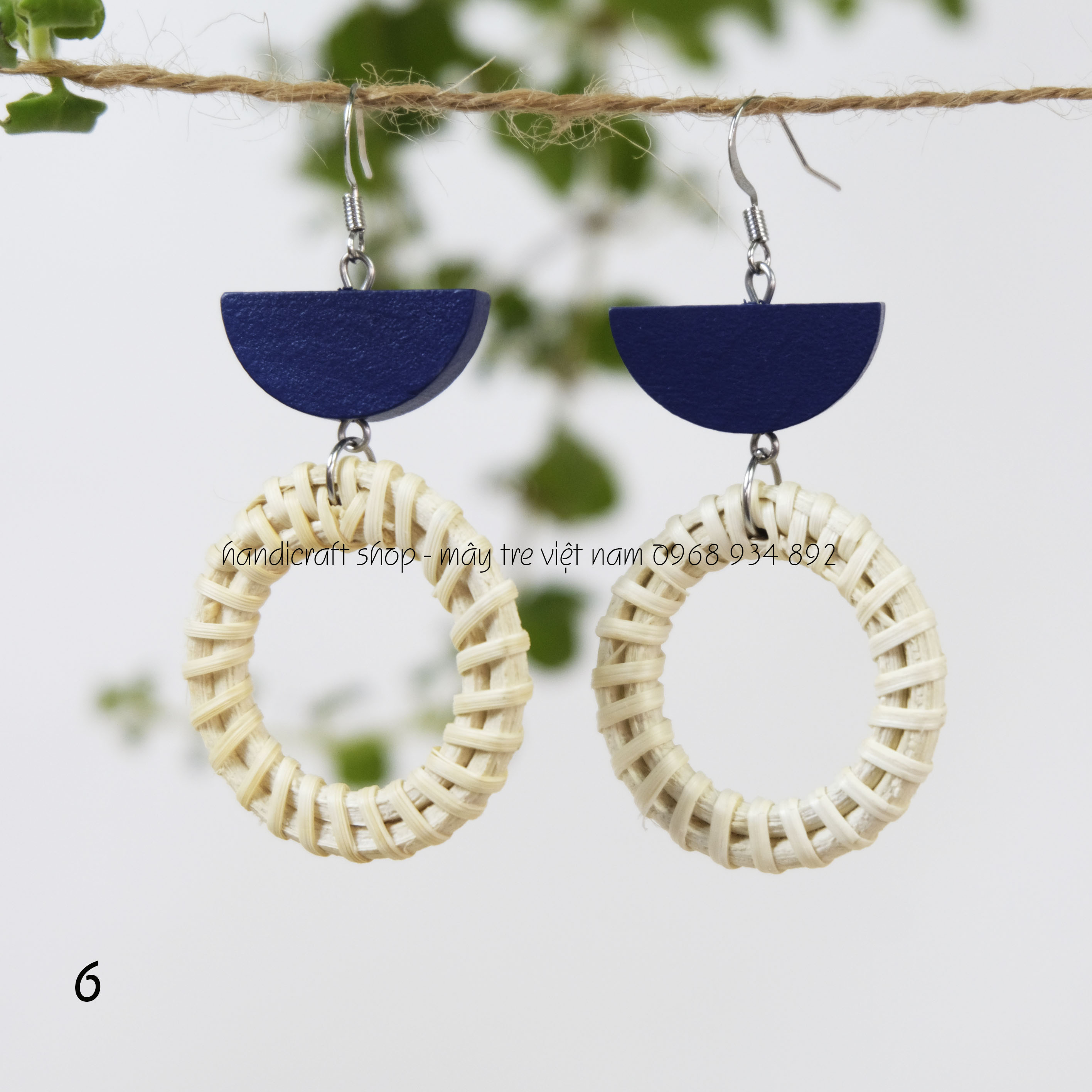 Khuyên tai hình tròn