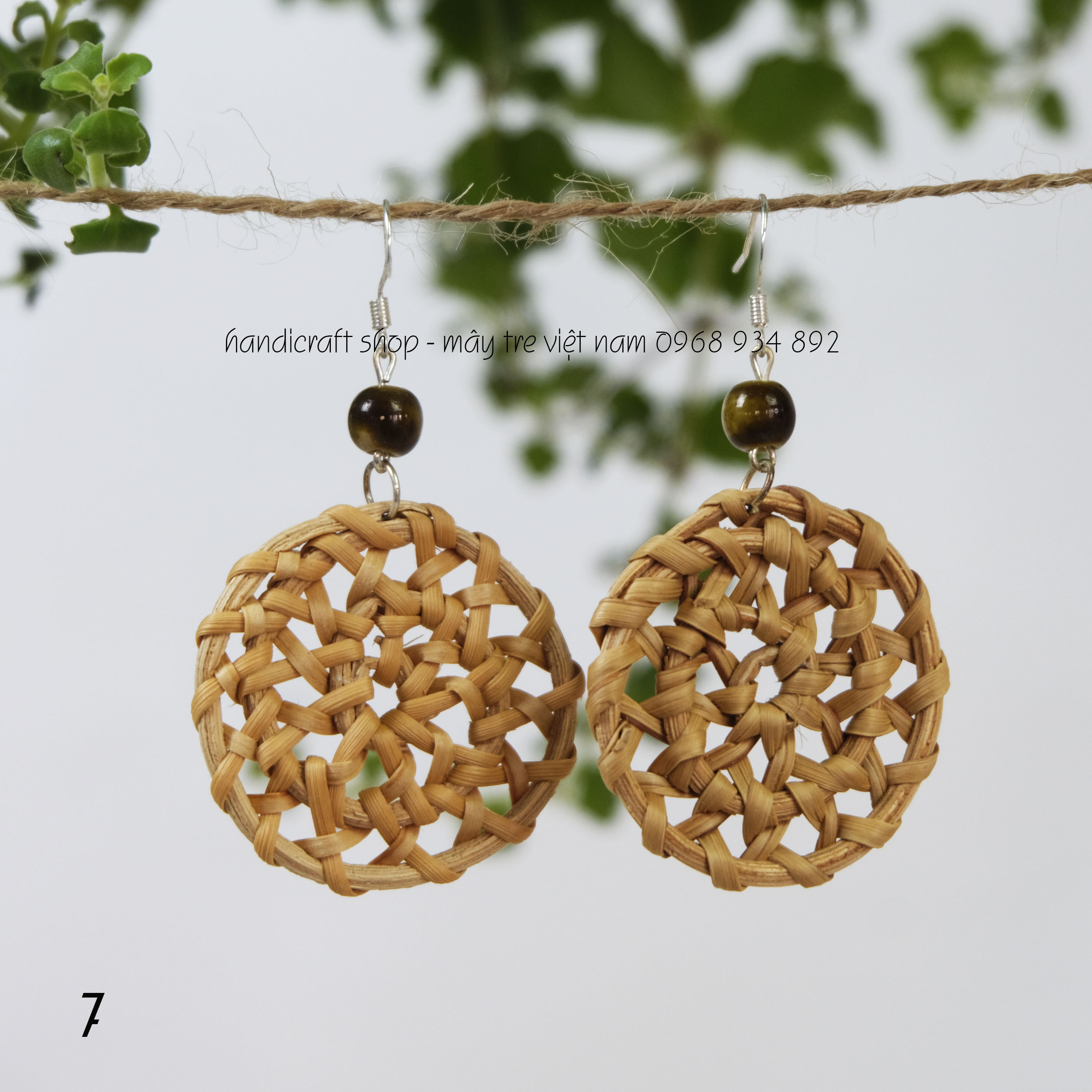 Khuyên tai hình tròn