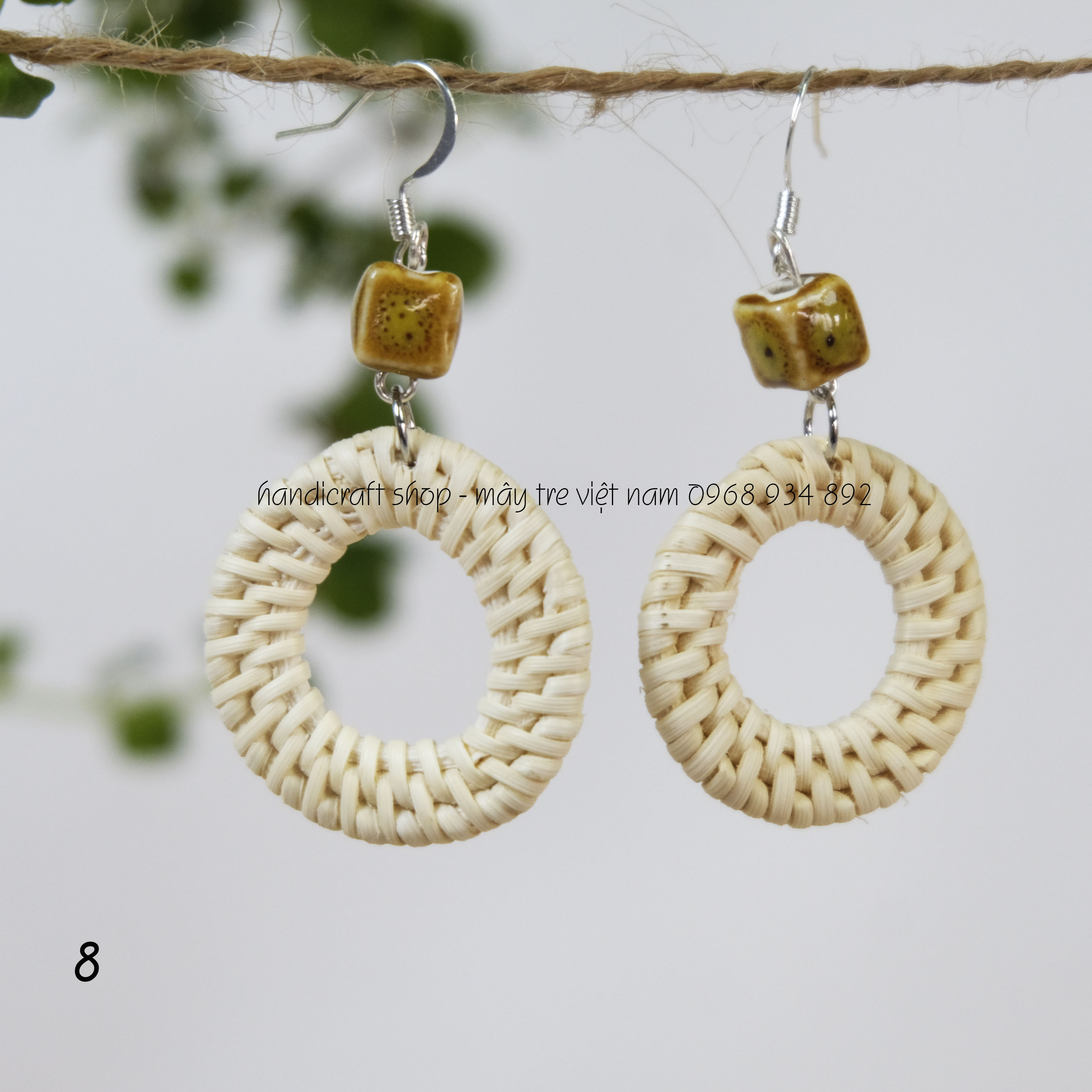 Khuyên tai hình tròn