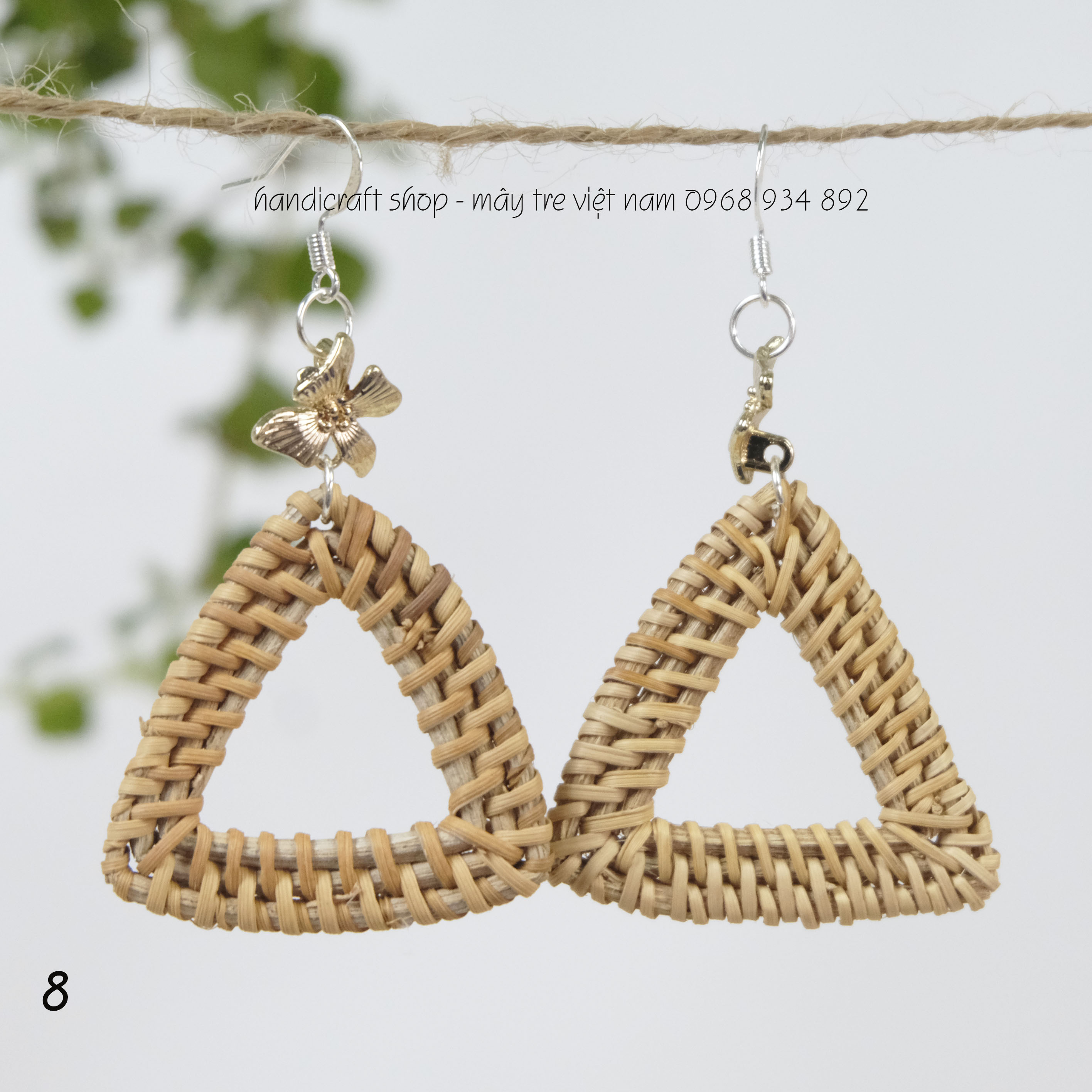 Khuyên tai hình tam giác