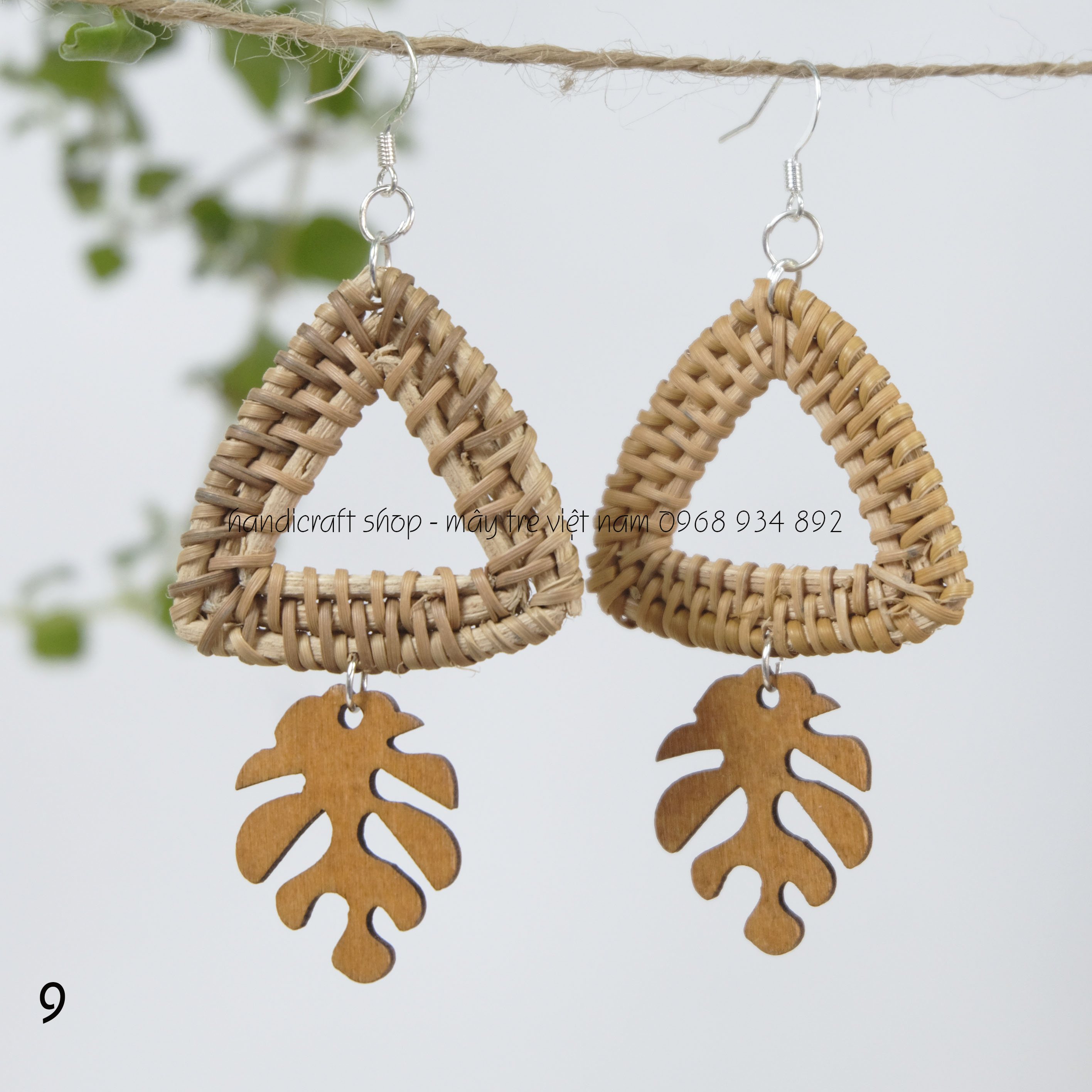 Khuyên tai hình tam giác