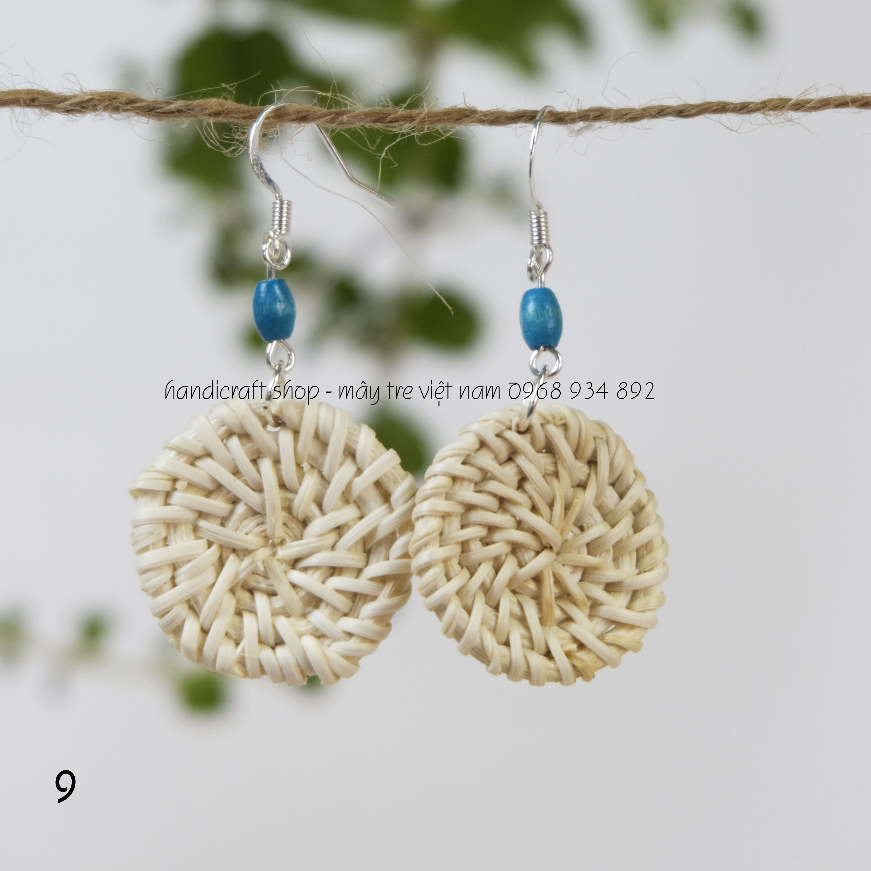 Khuyên tai hình tròn