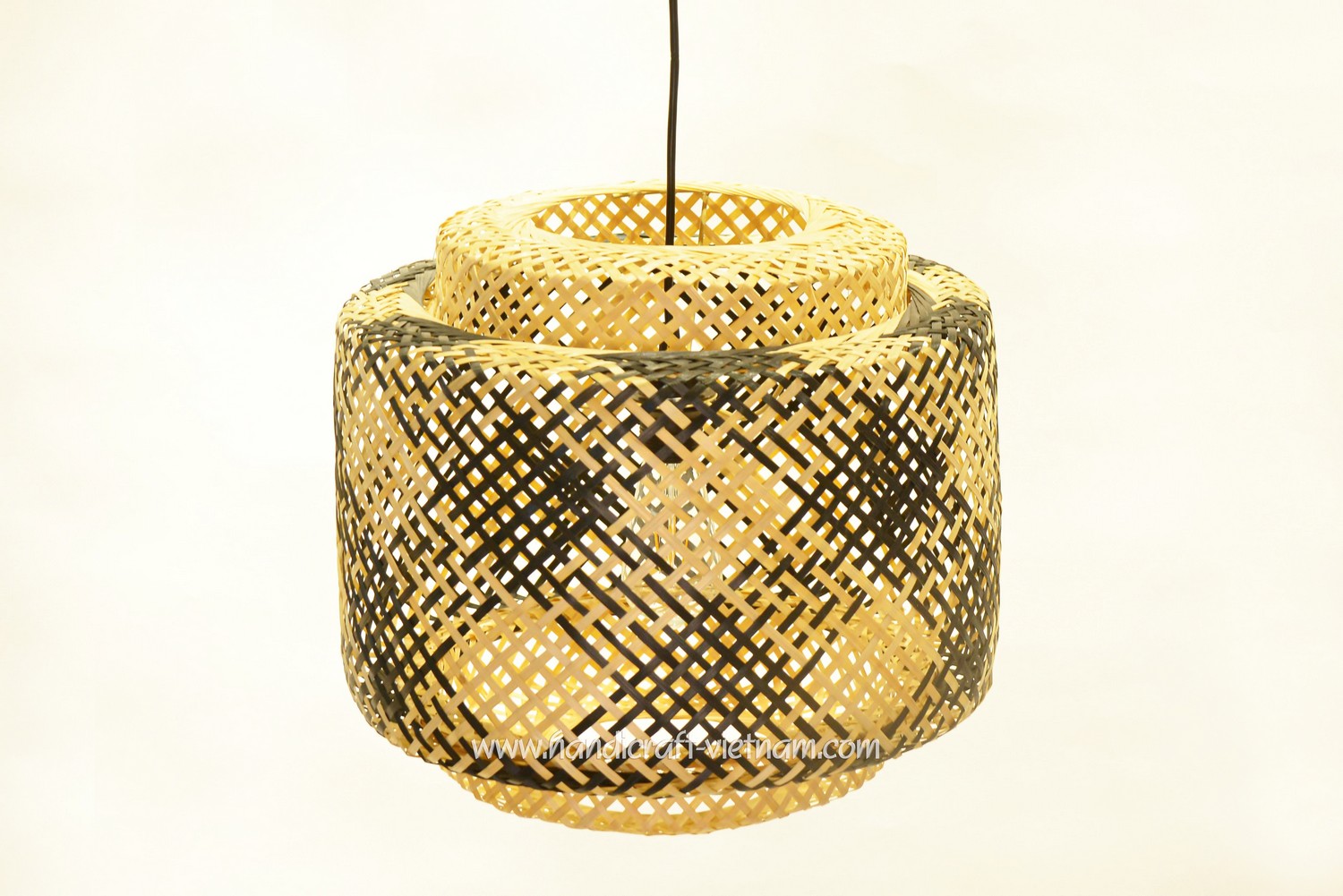 Chao đèn 3 tầng caro đen