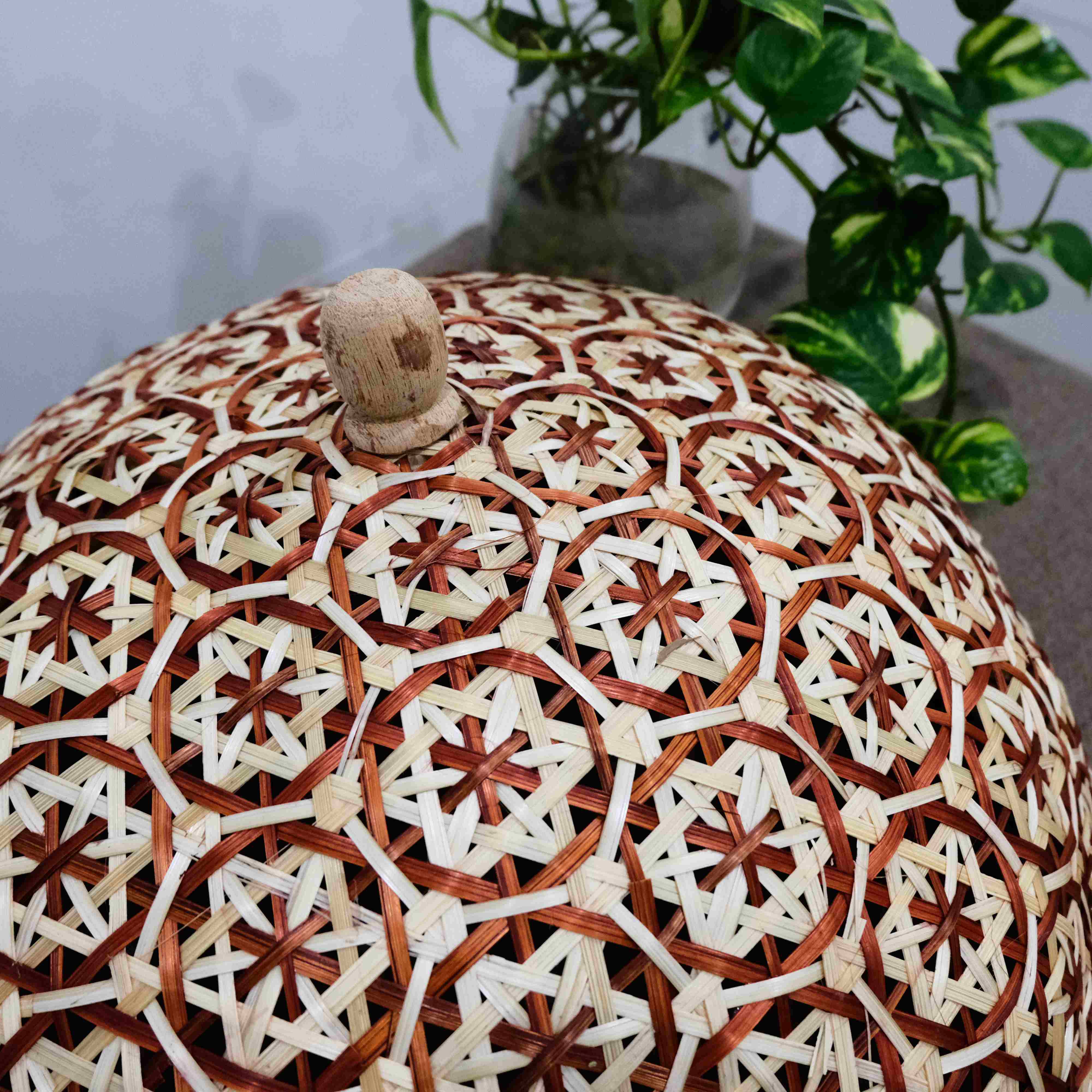 Lồng bàn tròn đan hoa thị