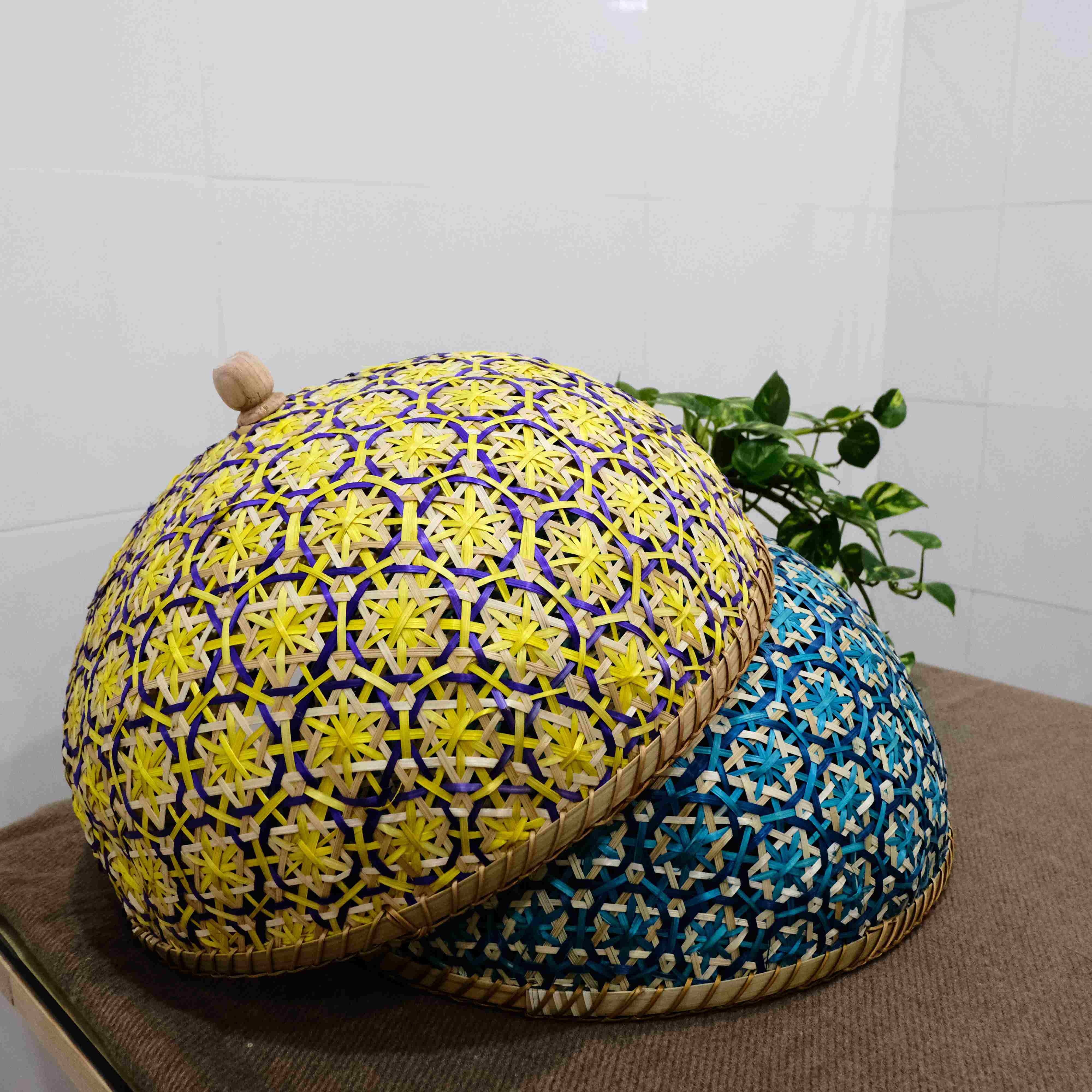 Lồng bàn tròn đan hoa thị