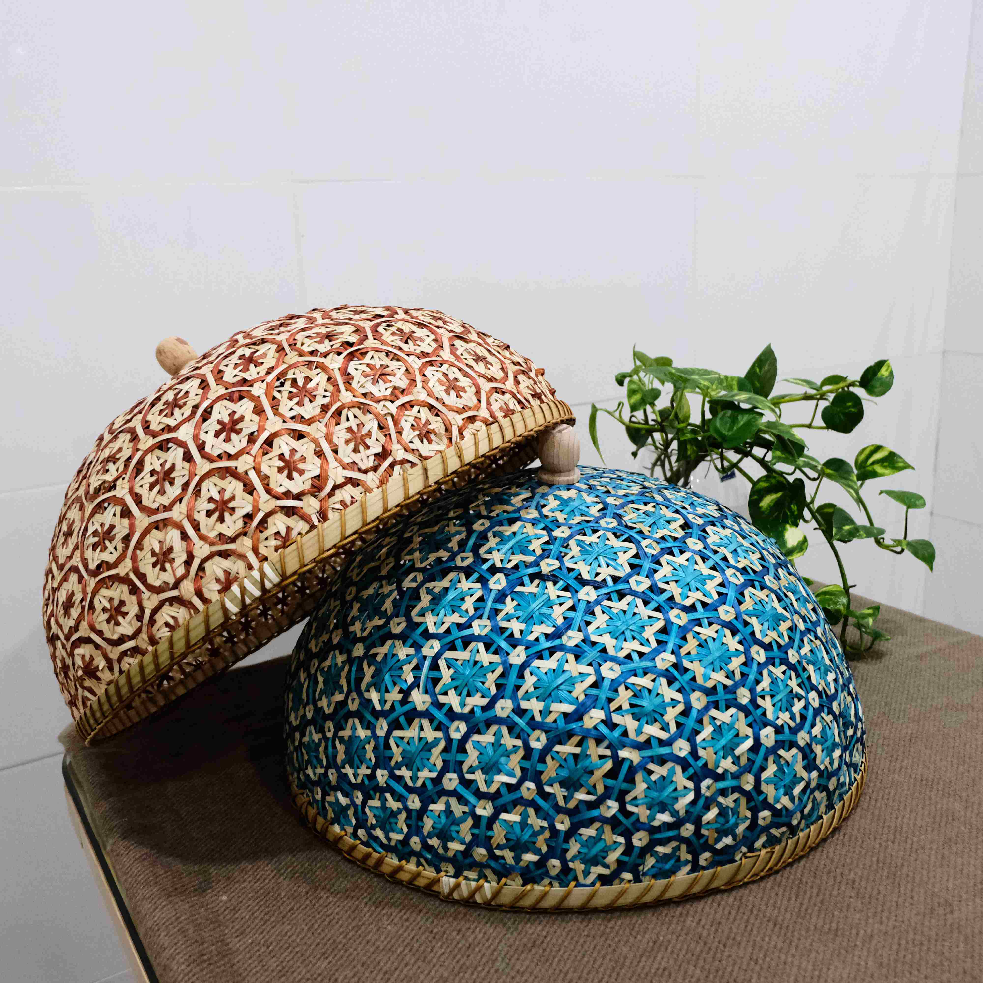 Lồng bàn tròn đan hoa thị