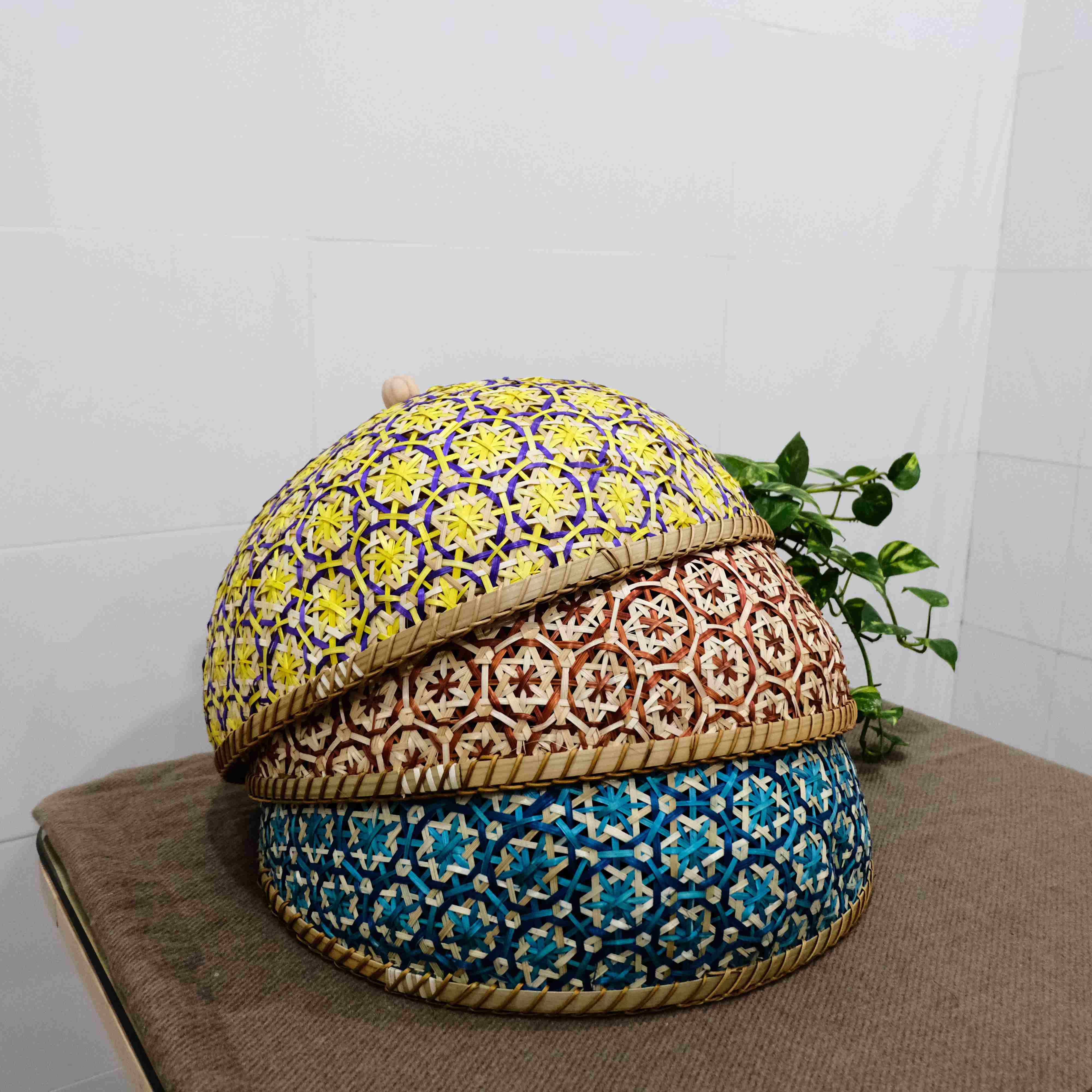 Lồng bàn tròn đan hoa thị