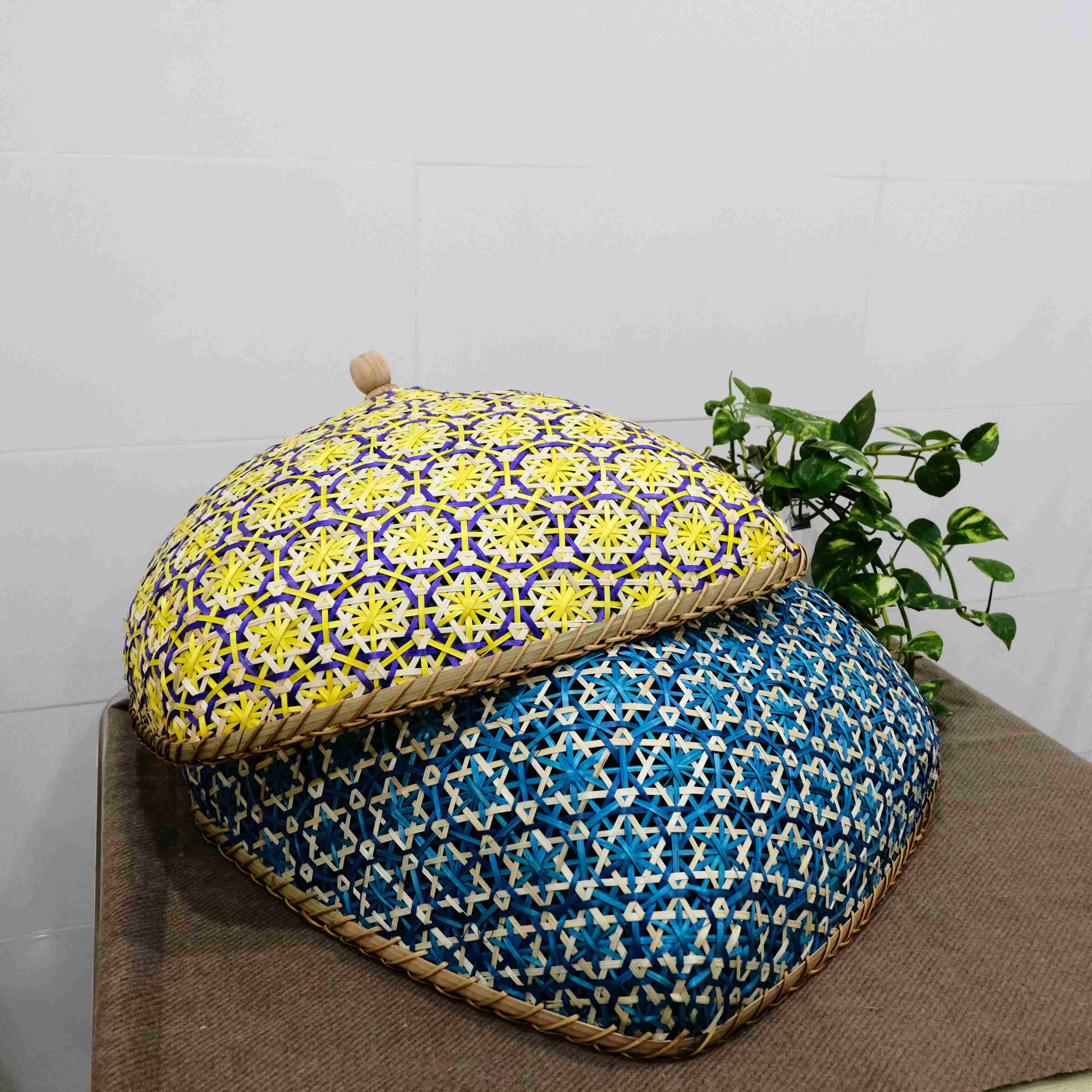 Lồng bàn vuông đan hoa thị