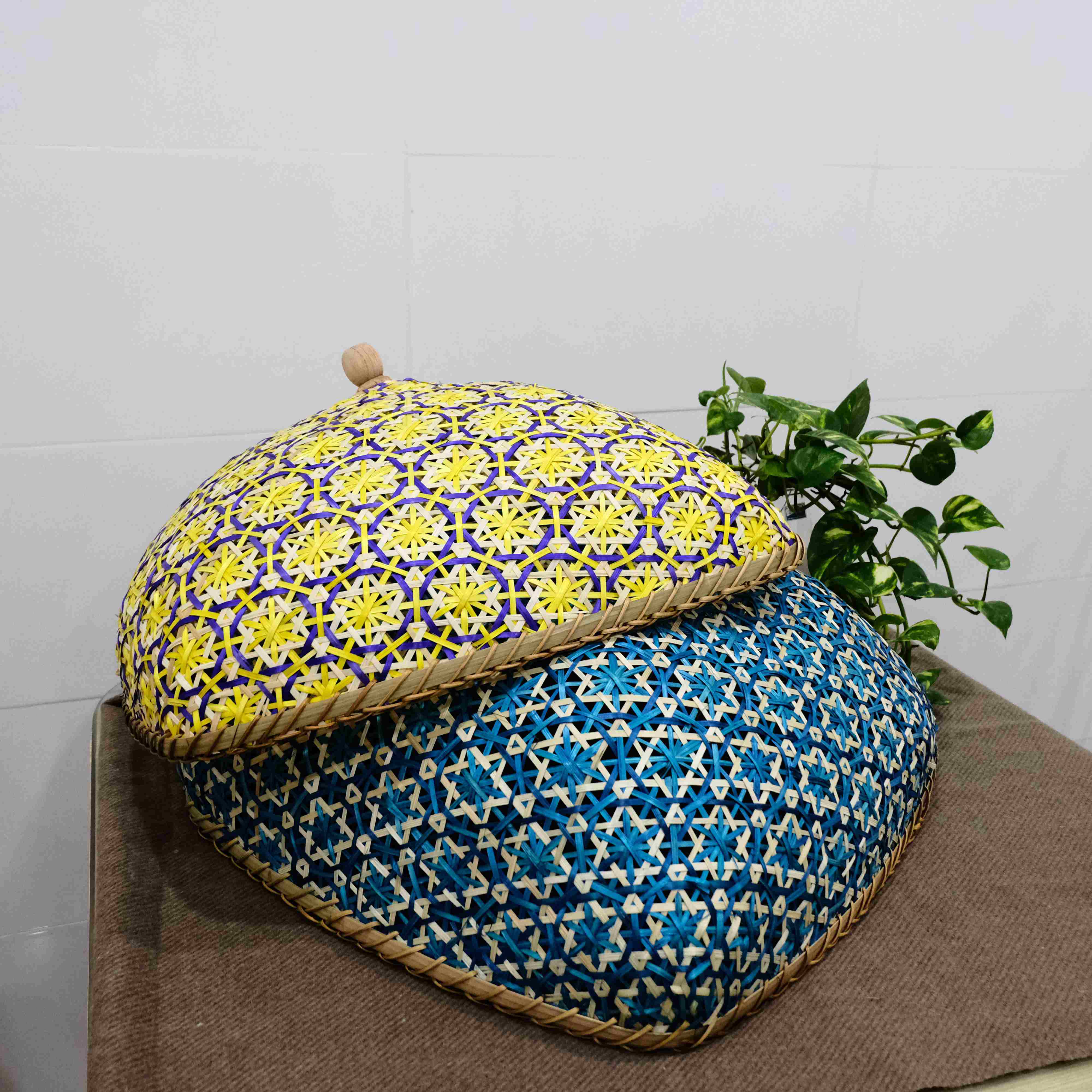 Lồng bàn vuông đan hoa thị