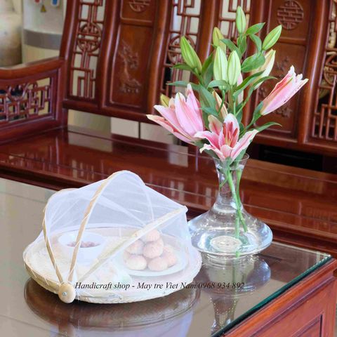 Lồng bàn có màn che tròn