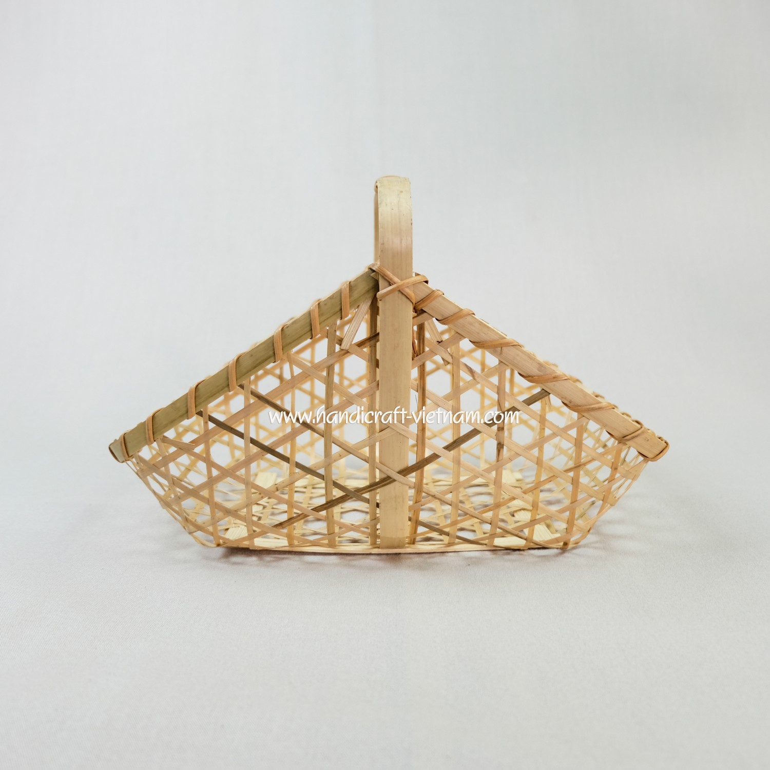 Giỏ tre quai ngang
