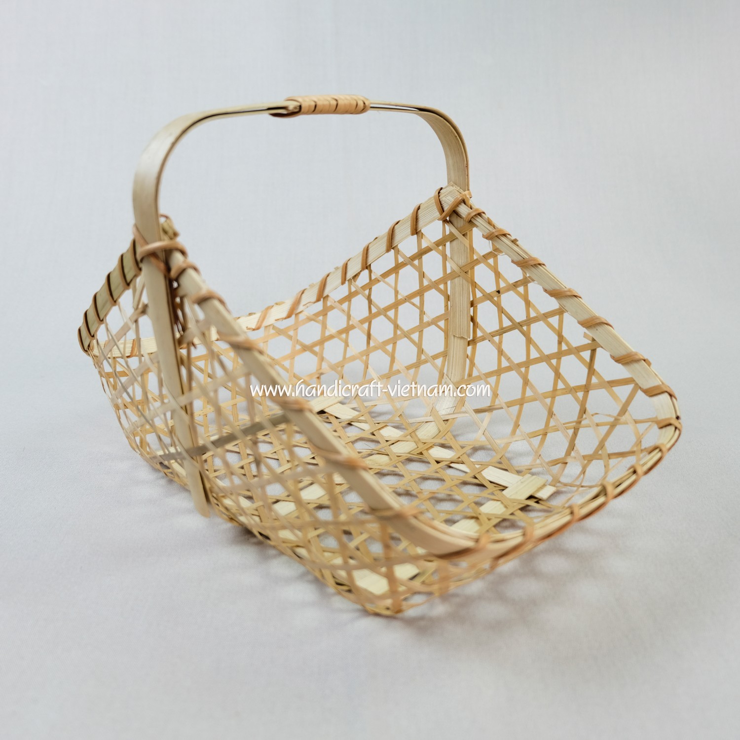 Giỏ tre quai ngang