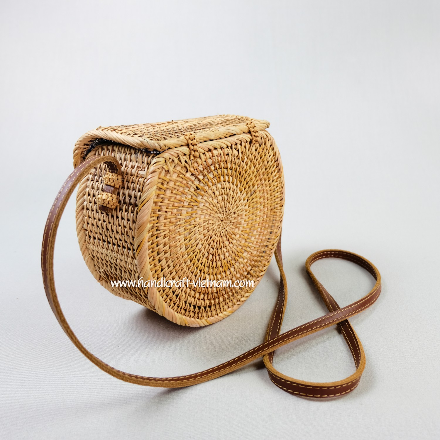 Túi mây Bán nguyệt