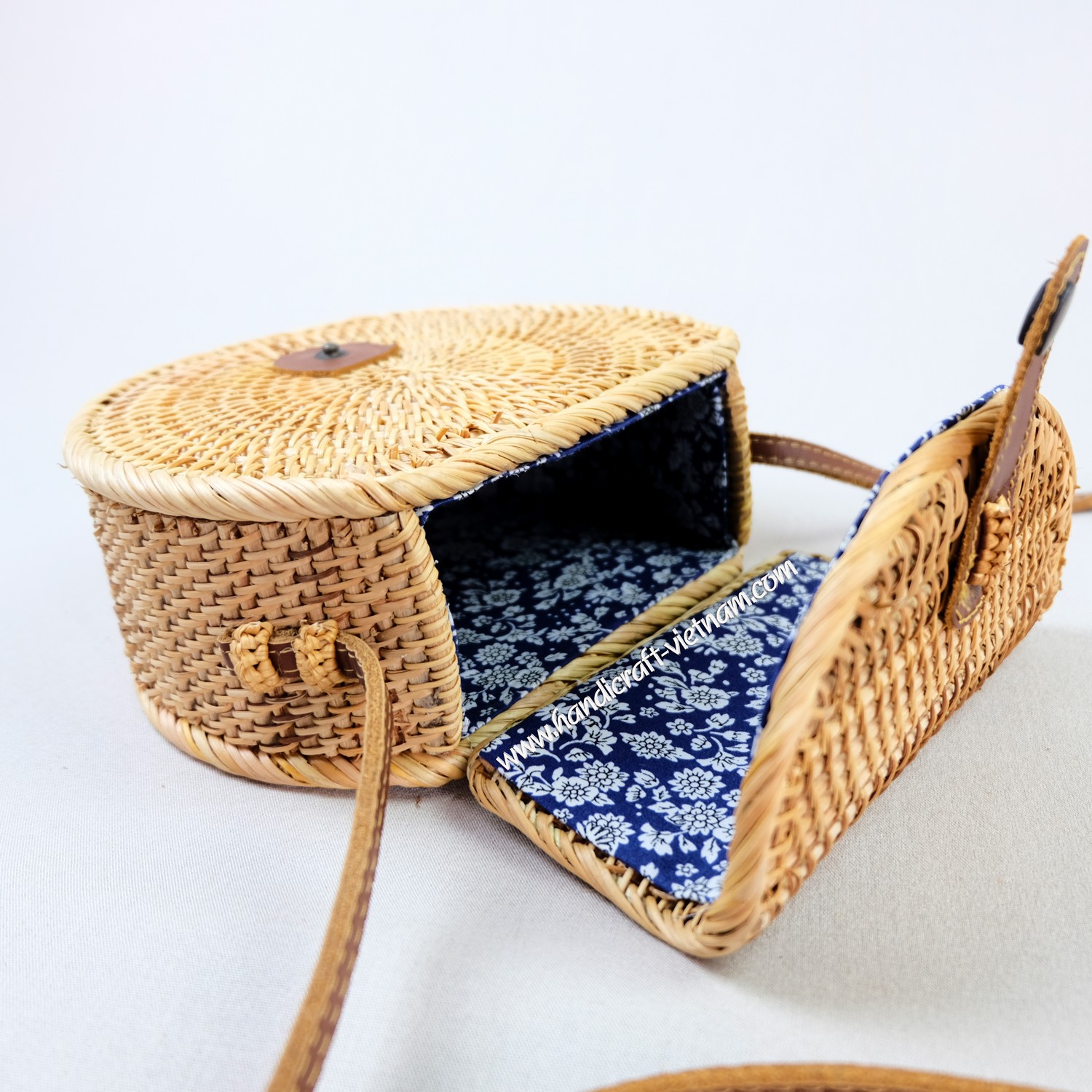 Túi mây Bán nguyệt