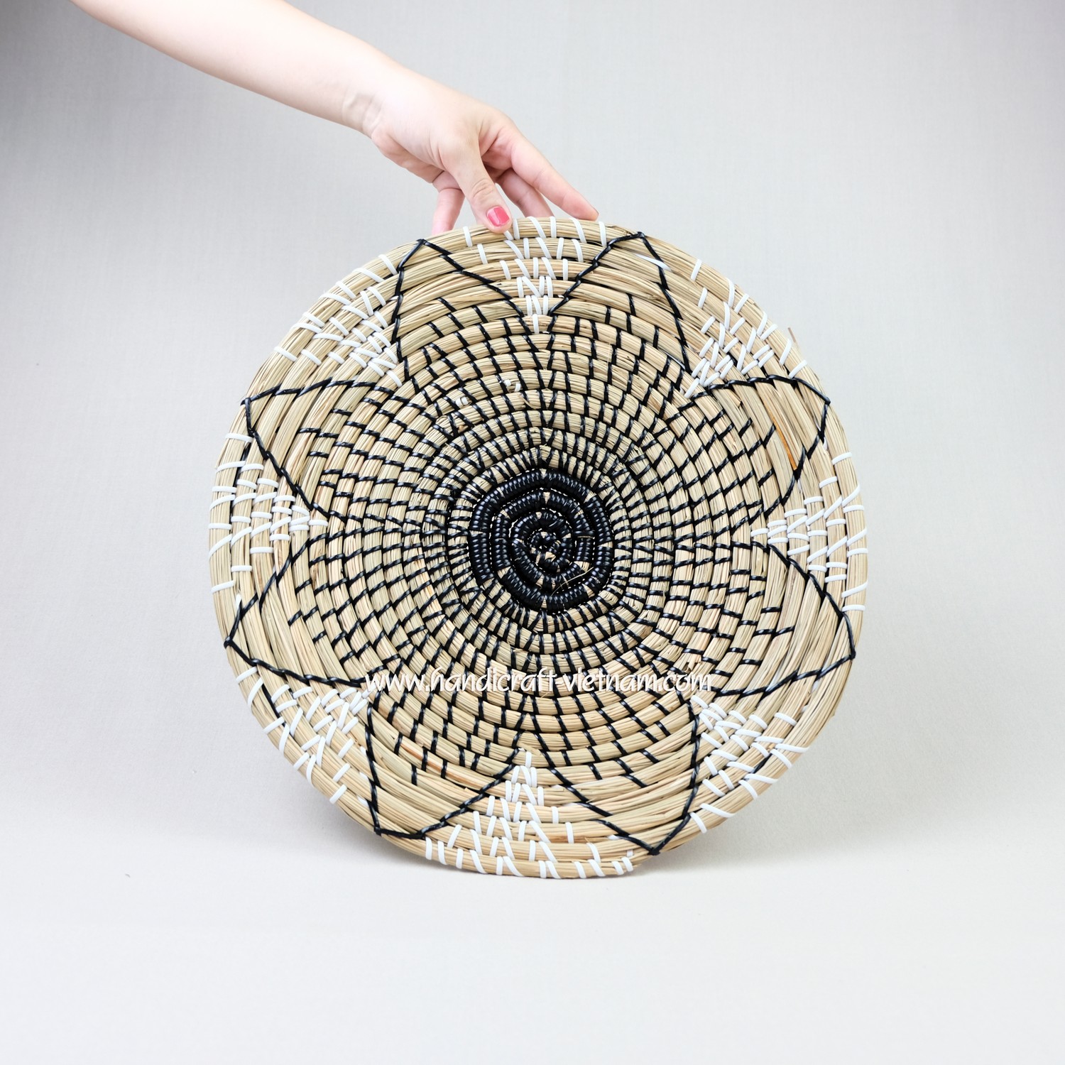 Đĩa cói treo tường họa tiết hoa 8 cánh (Có móc treo)