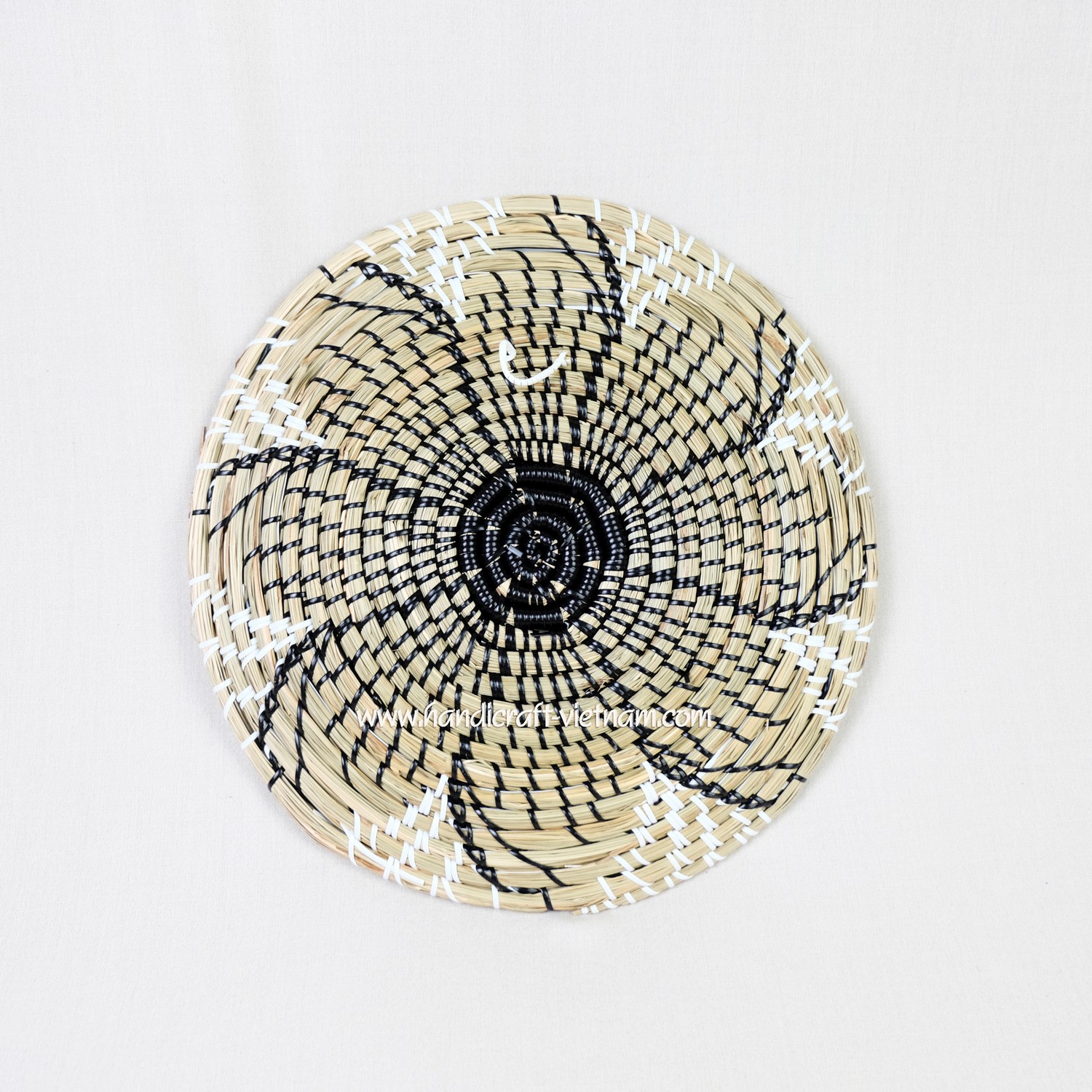 Đĩa cói treo tường họa tiết hoa 8 cánh (Có móc treo)