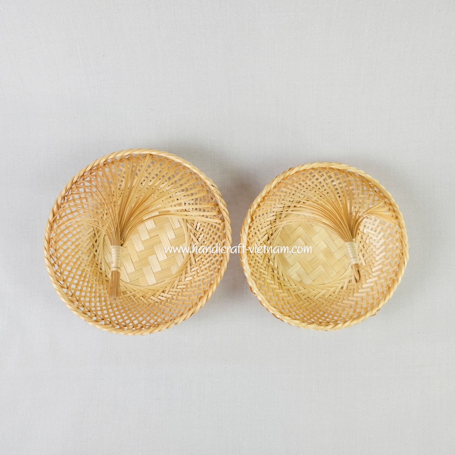 Bát tre cánh buồm