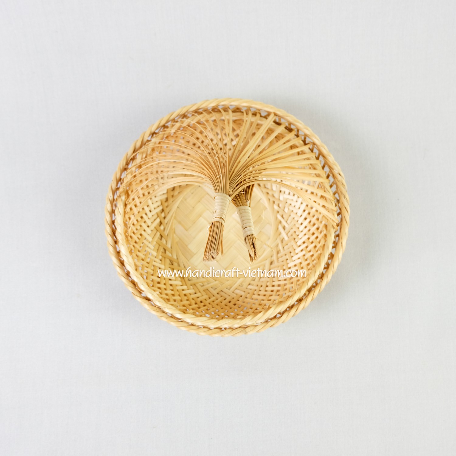 Bát tre cánh buồm