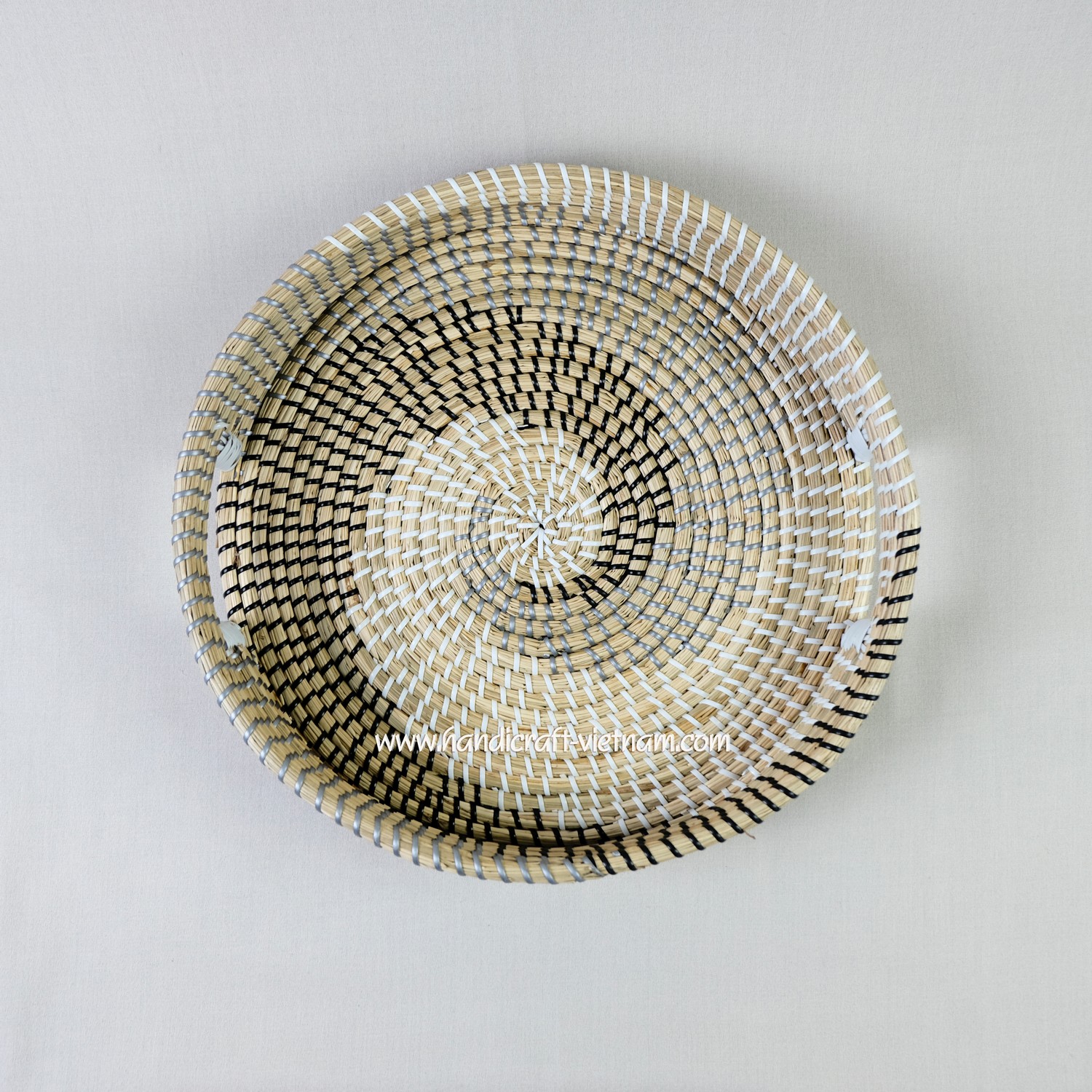Khay cói có quai họa tiết lốc xoáy