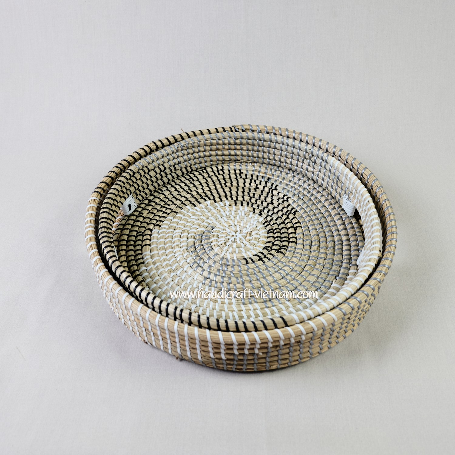 Khay cói có quai họa tiết lốc xoáy