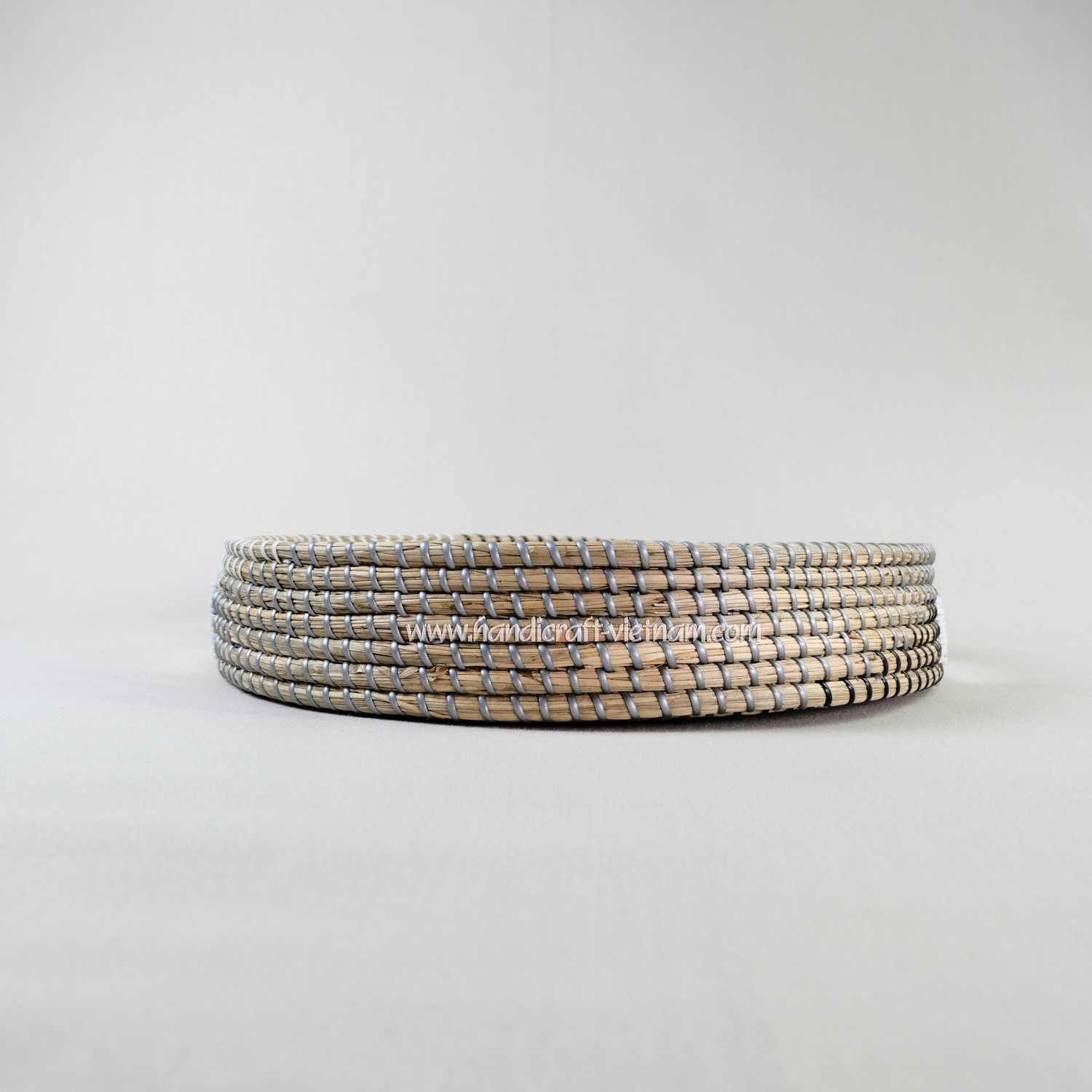 Khay cói có quai họa tiết lốc xoáy