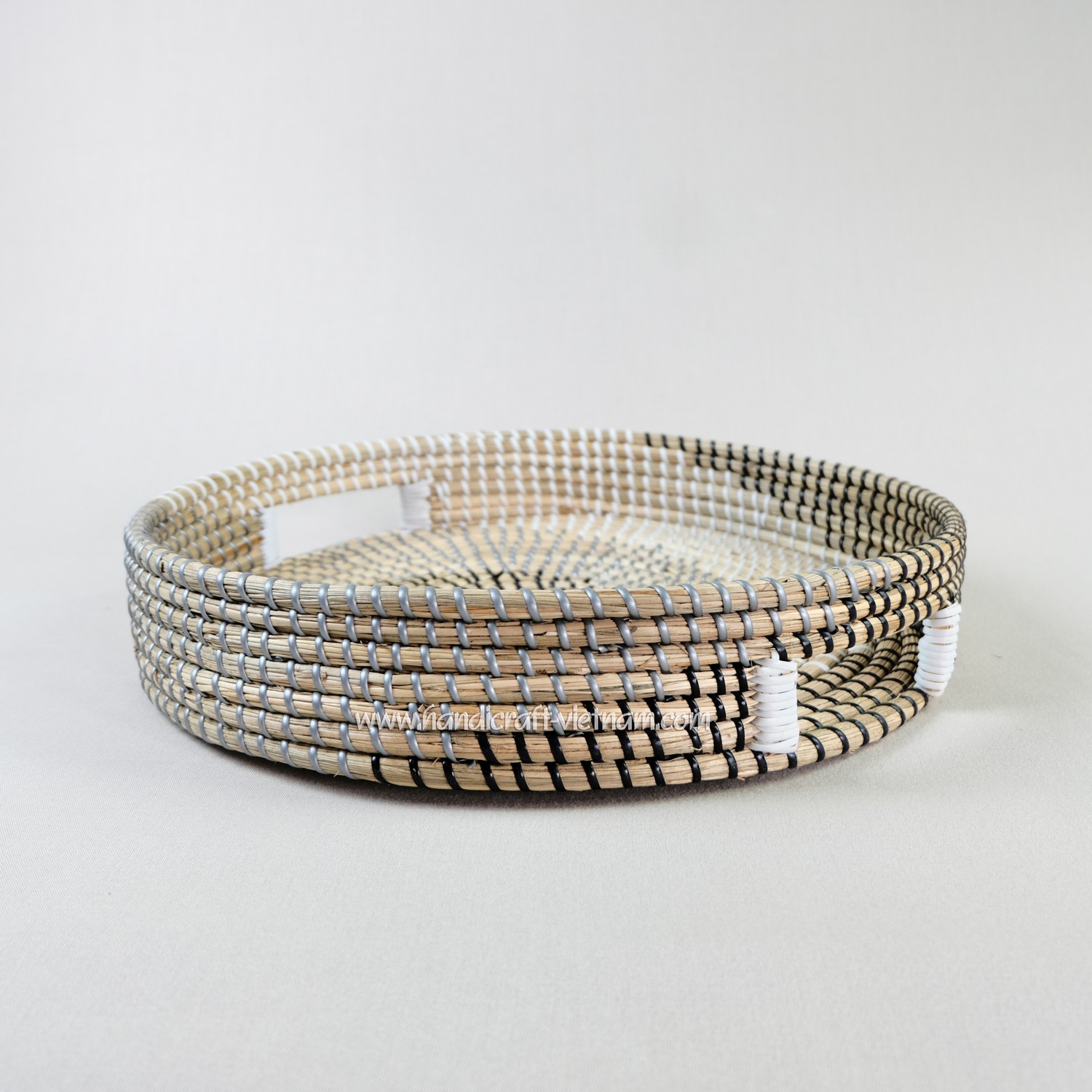 Khay cói có quai họa tiết lốc xoáy