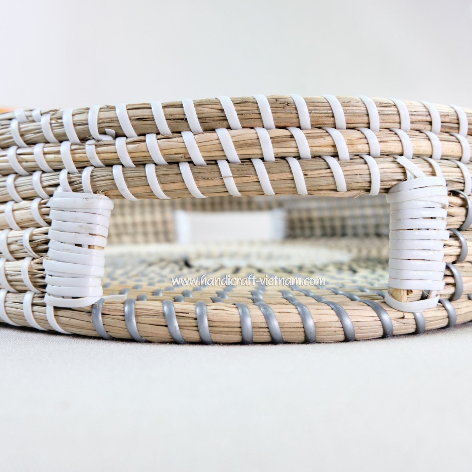 Khay cói có quai họa tiết lốc xoáy