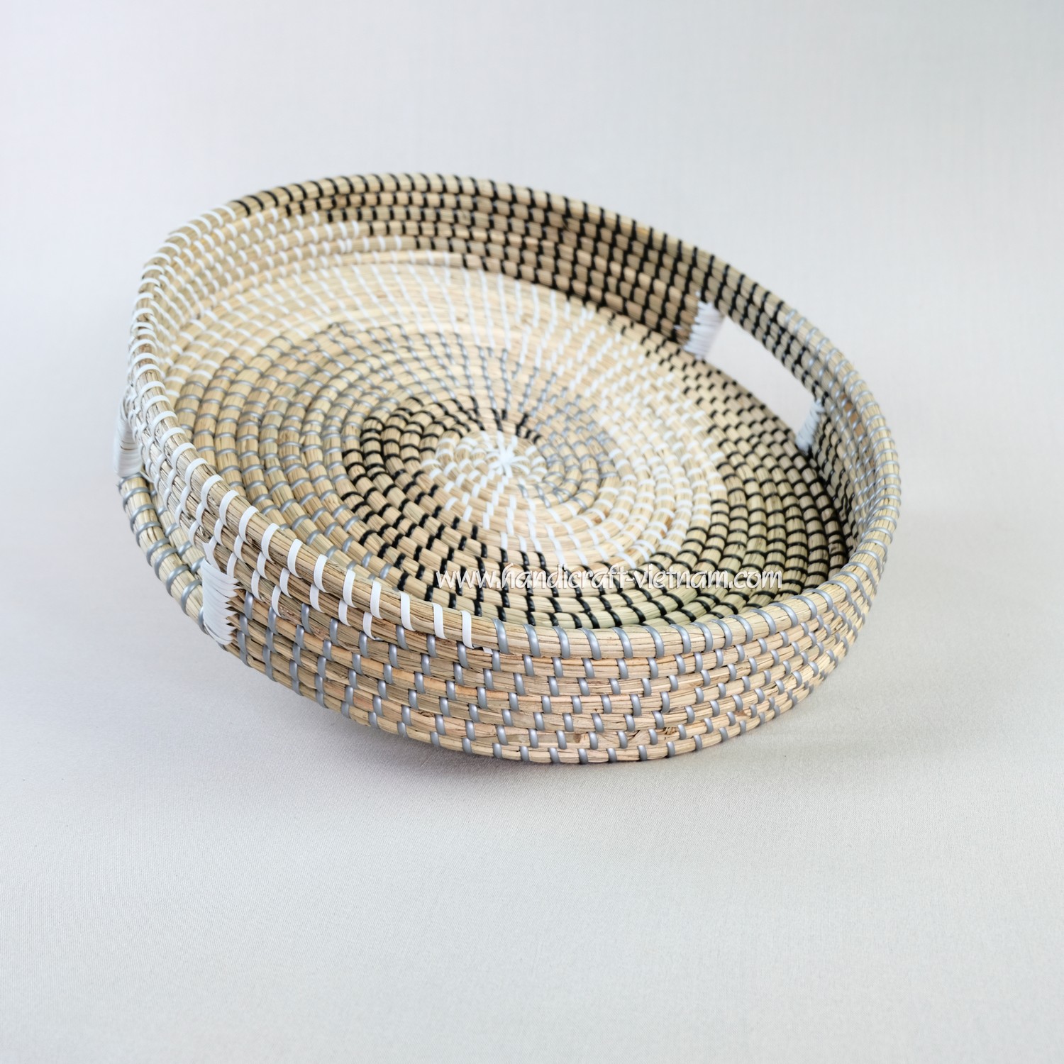 Khay cói có quai họa tiết lốc xoáy