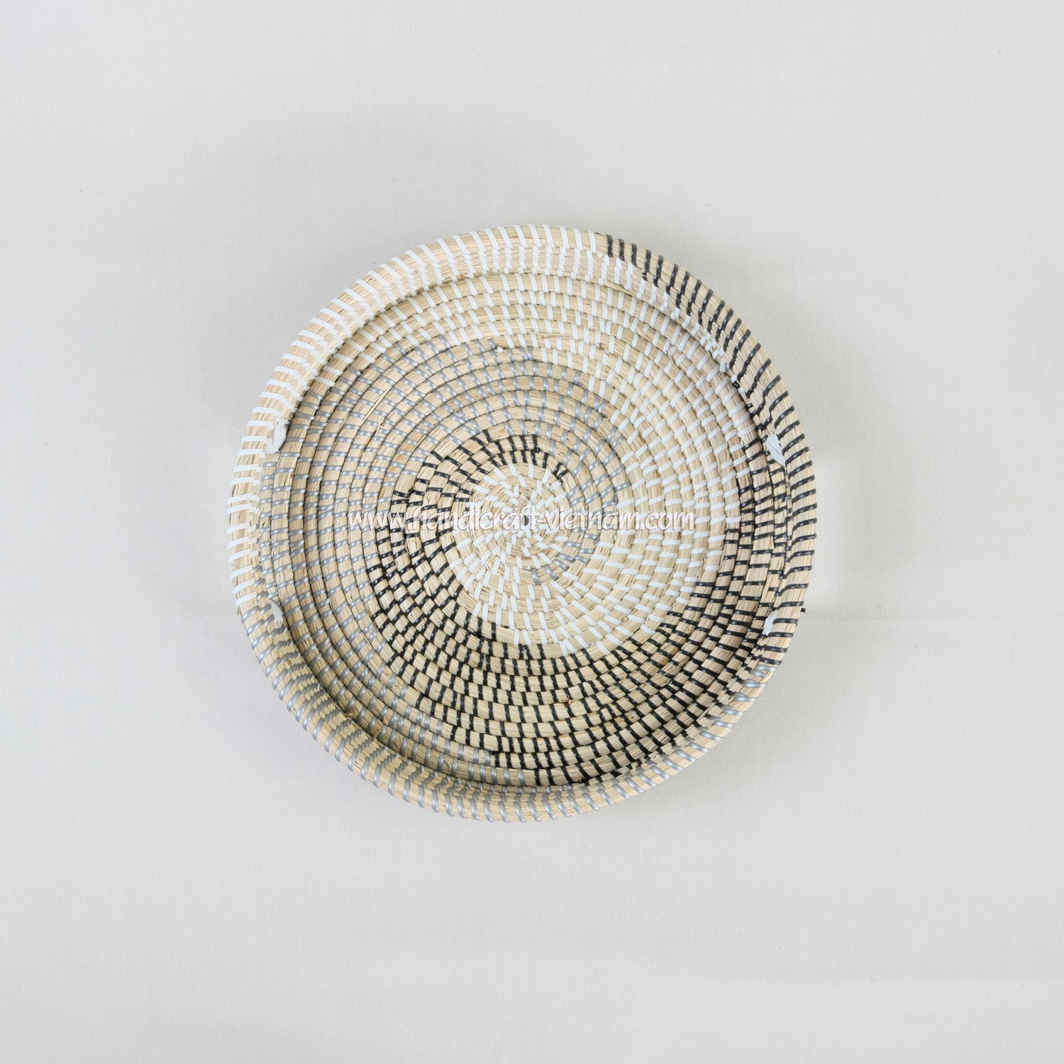 Khay cói có quai họa tiết lốc xoáy