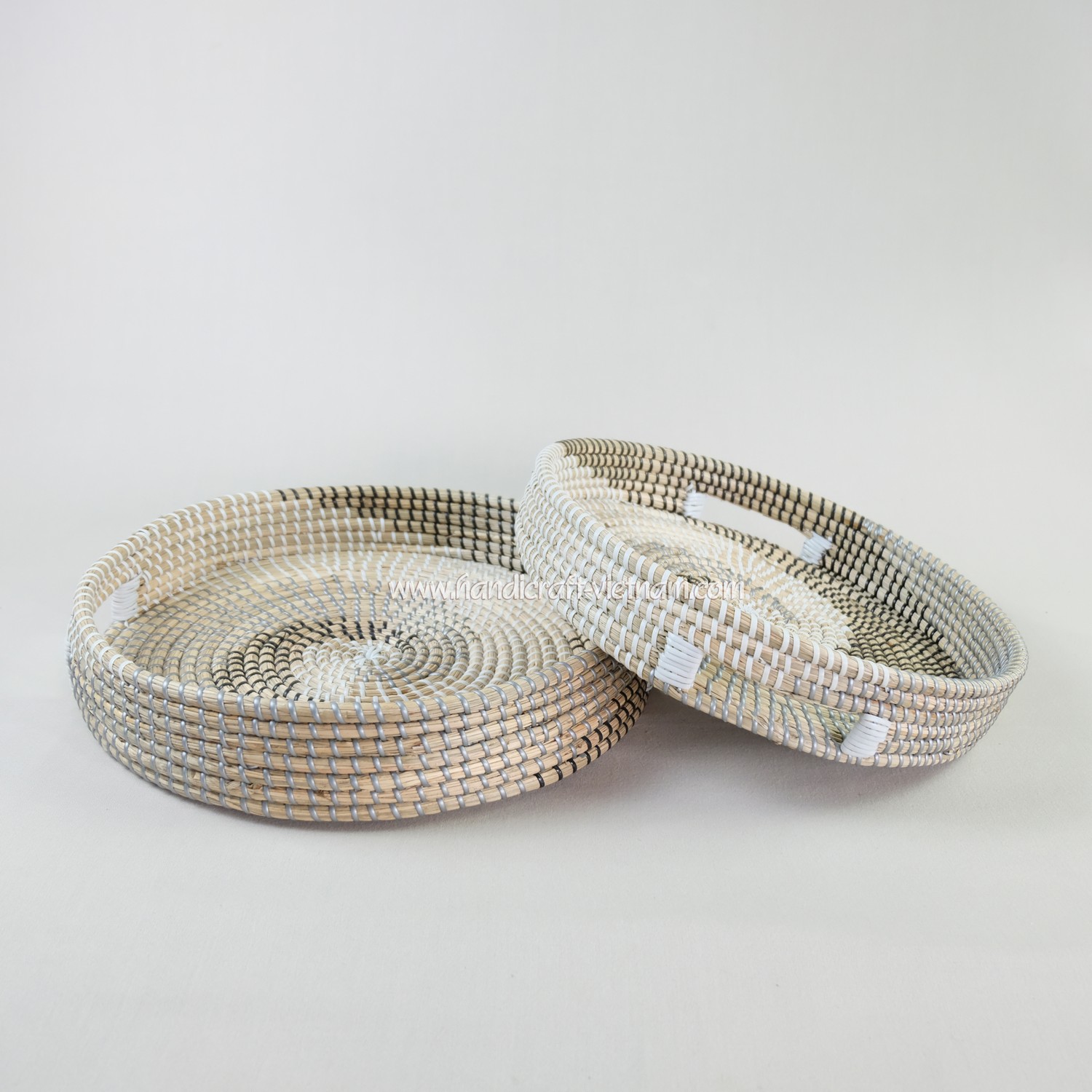 Khay cói có quai họa tiết lốc xoáy