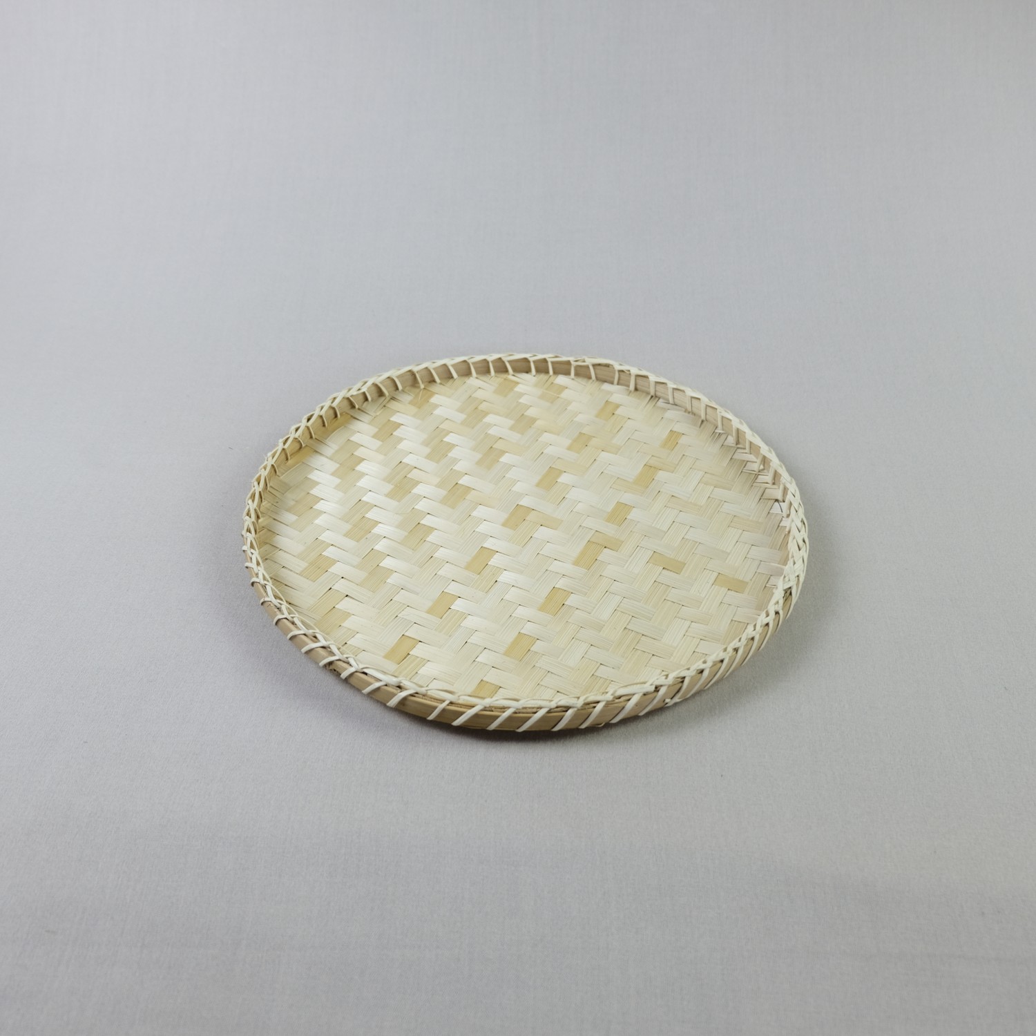 Mẹt tre viền dây mây