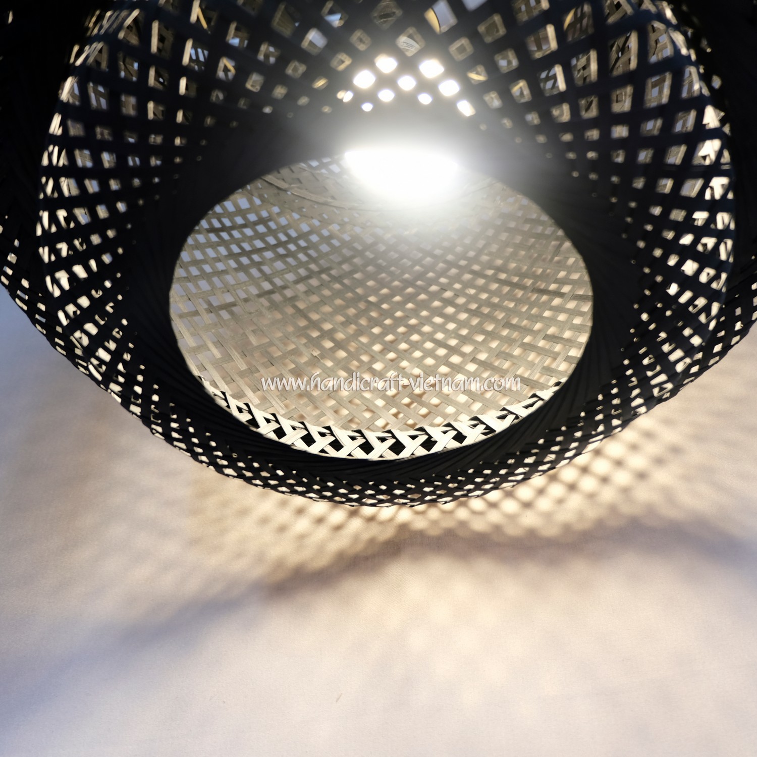 Chao đèn 3 tầng màu đen