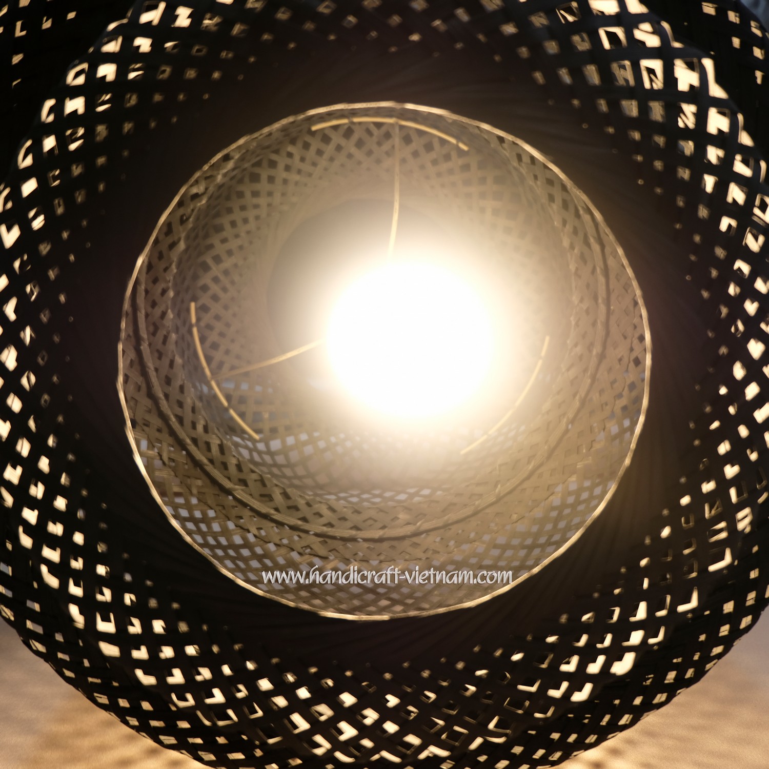 Chao đèn 3 tầng màu đen