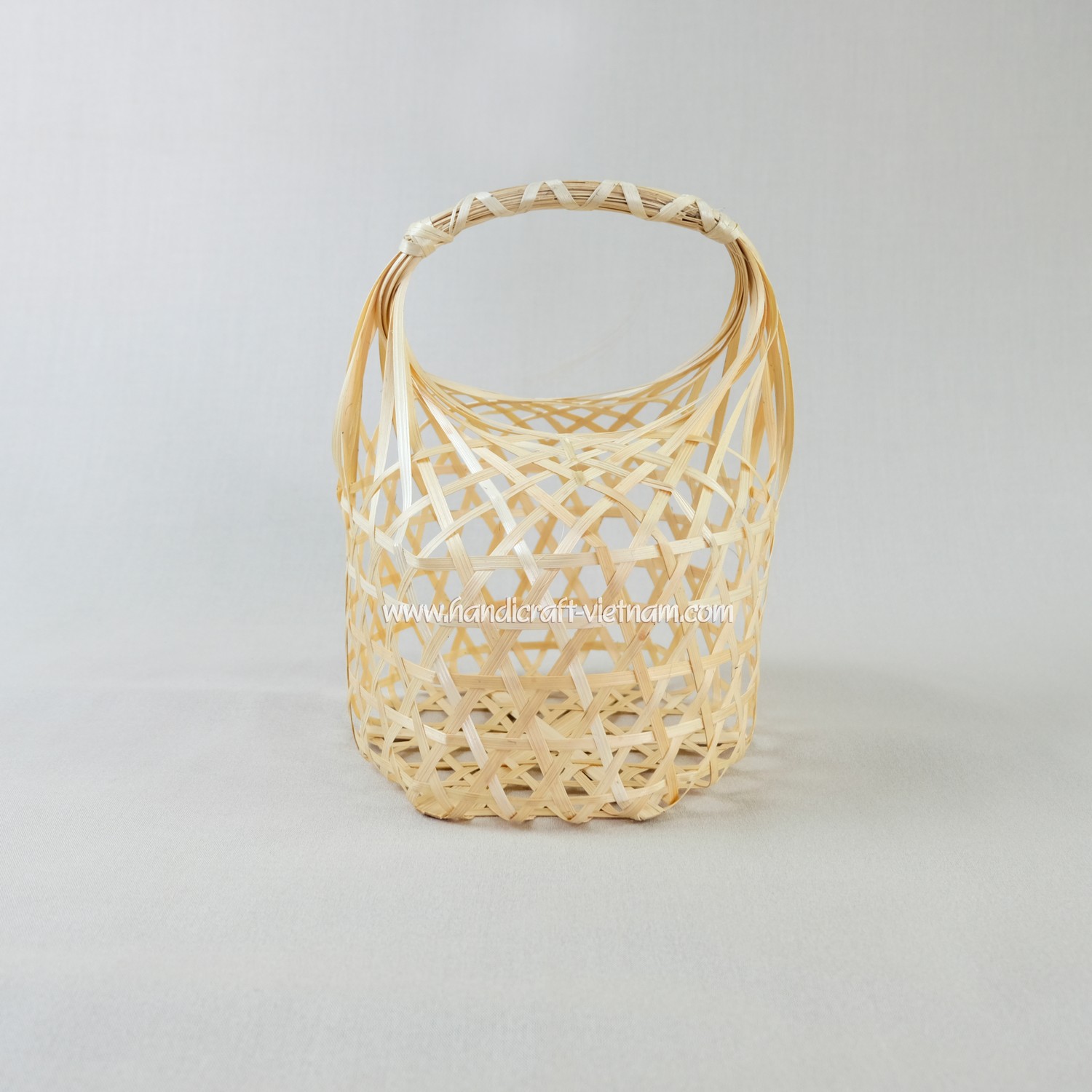 Giỏ tre tròn đan mắt cáo