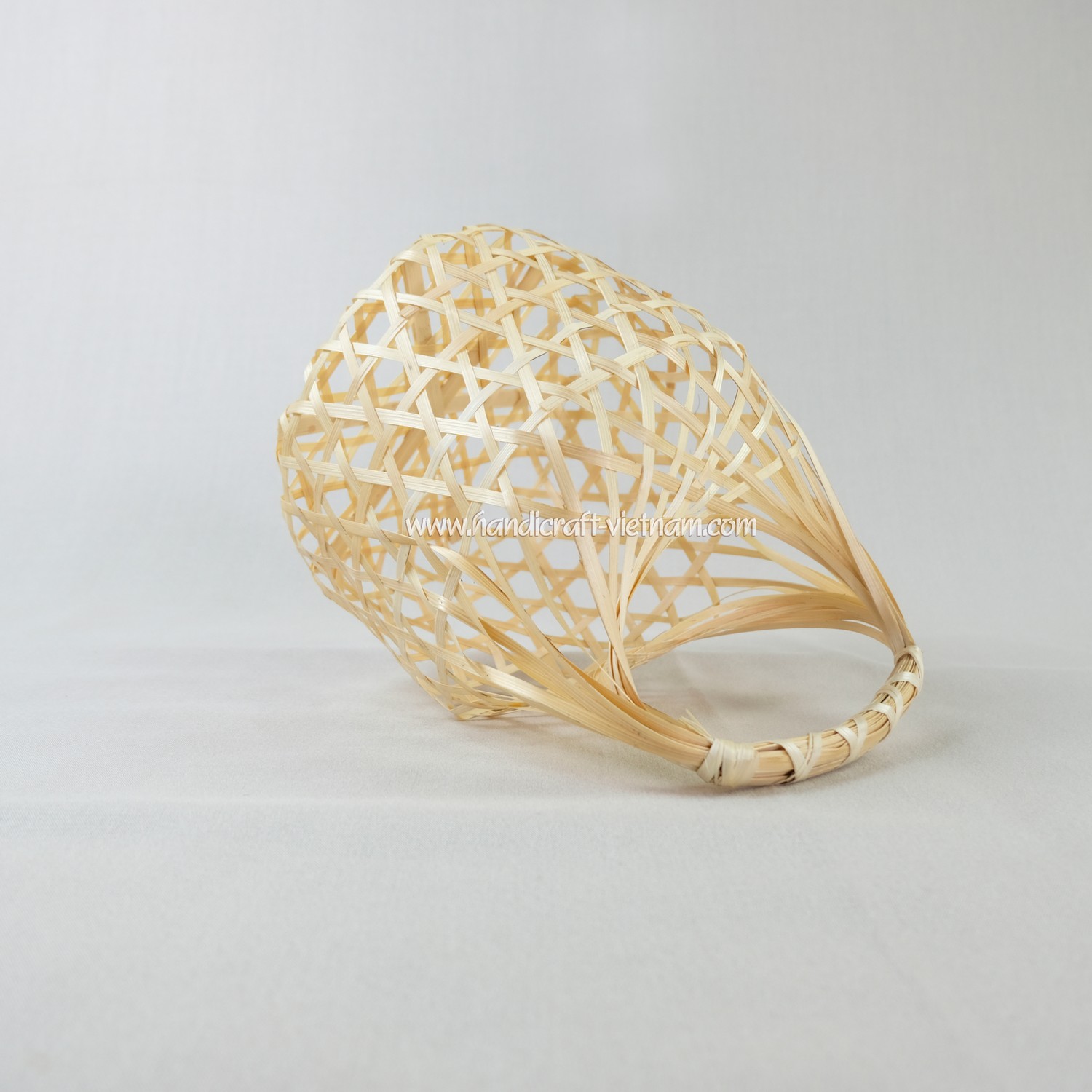 Giỏ tre tròn đan mắt cáo