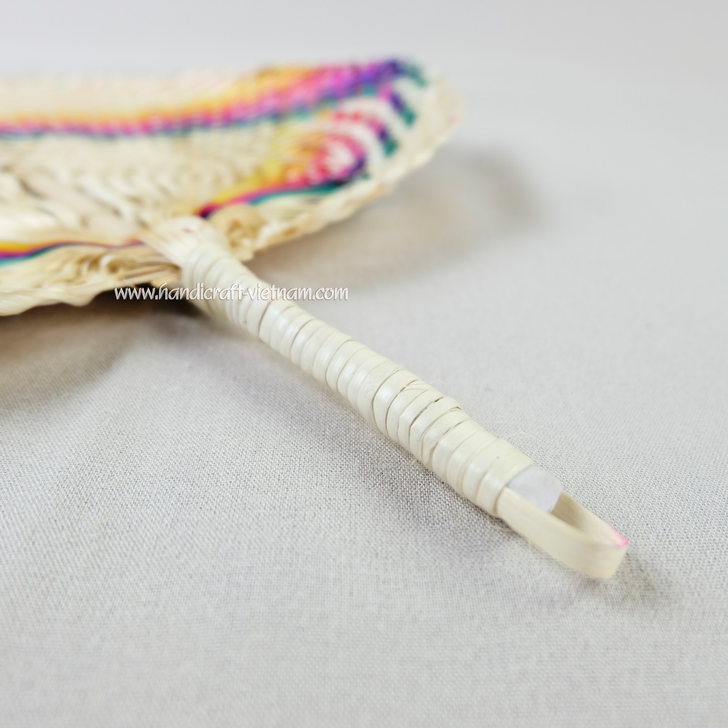 Quạt Nan Cầu Vồng