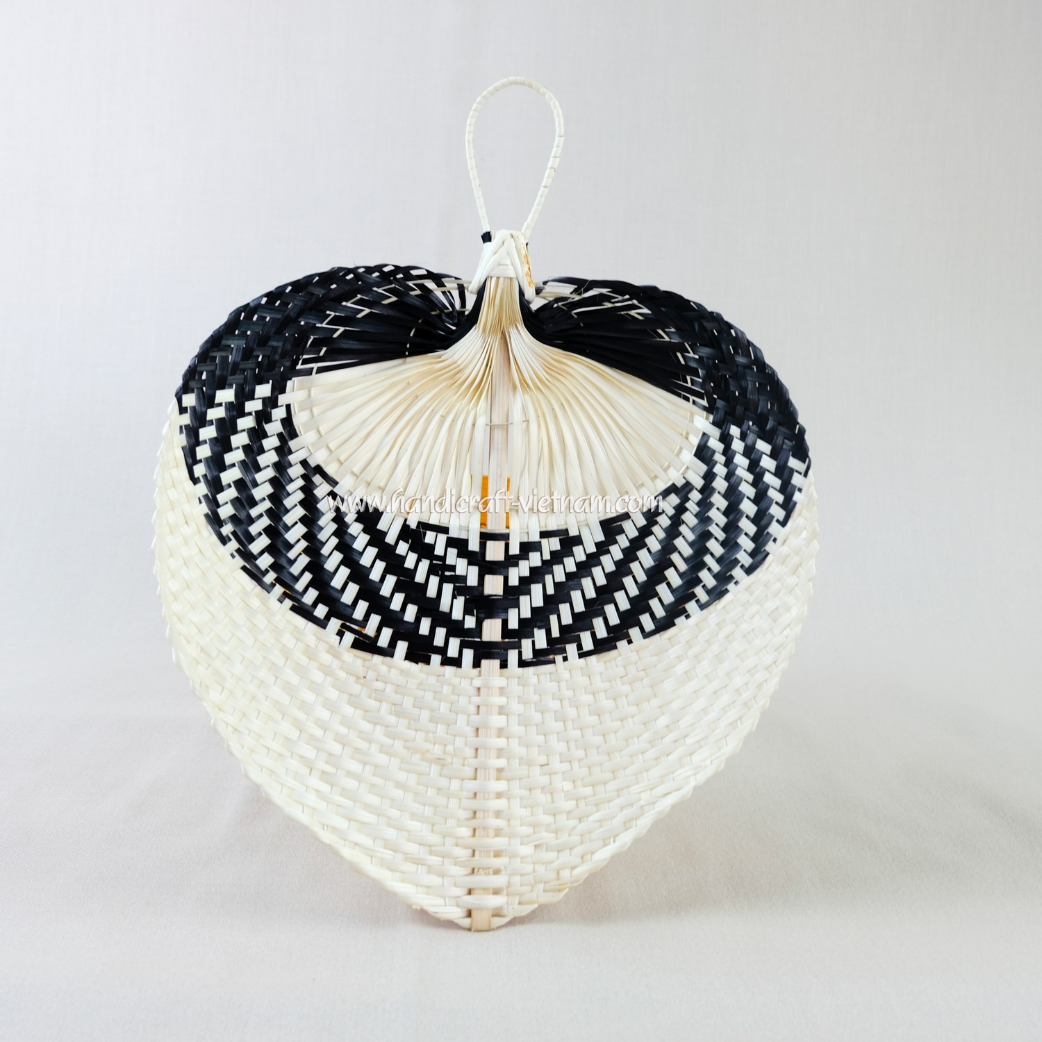 Quạt nan điểm đen