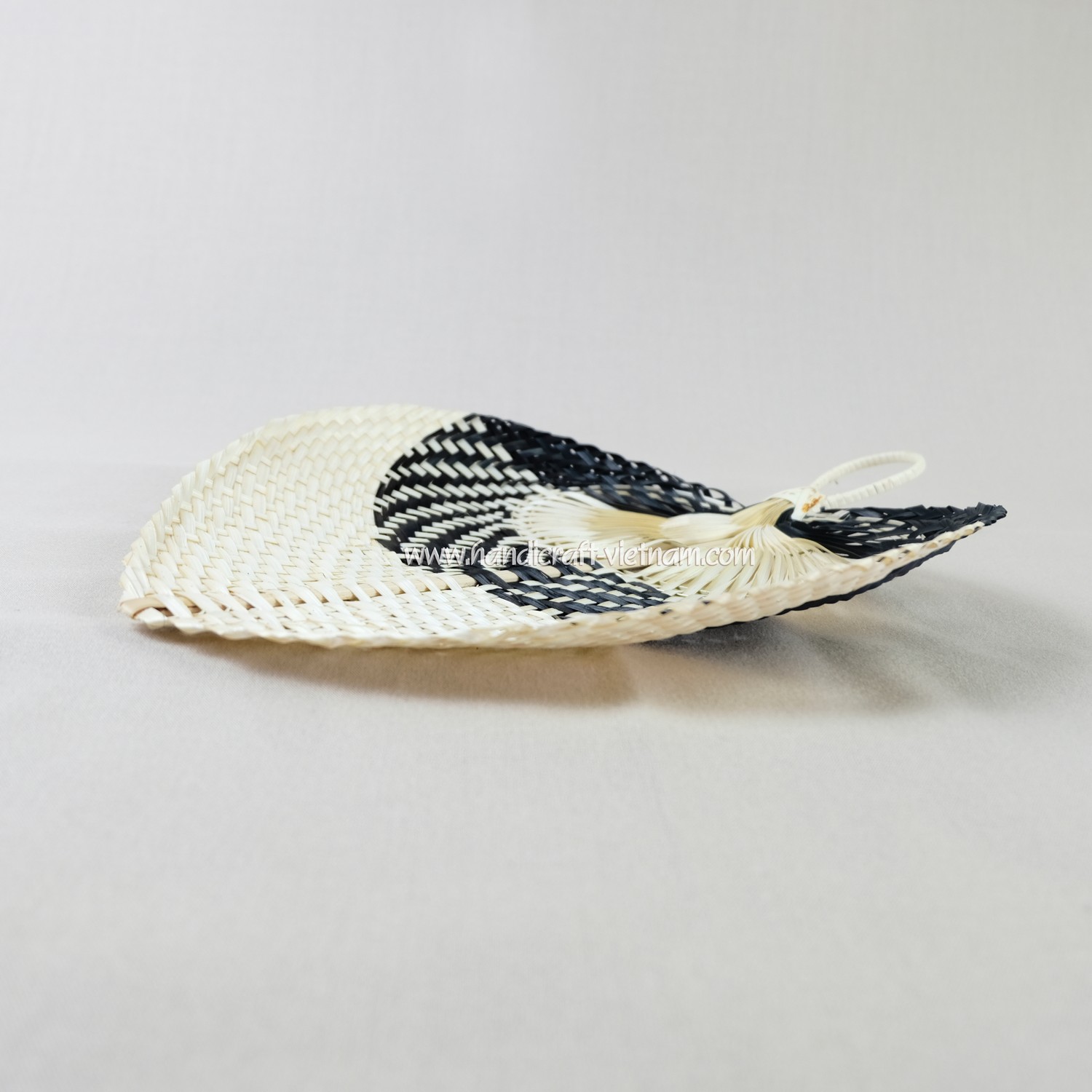 Quạt nan điểm đen